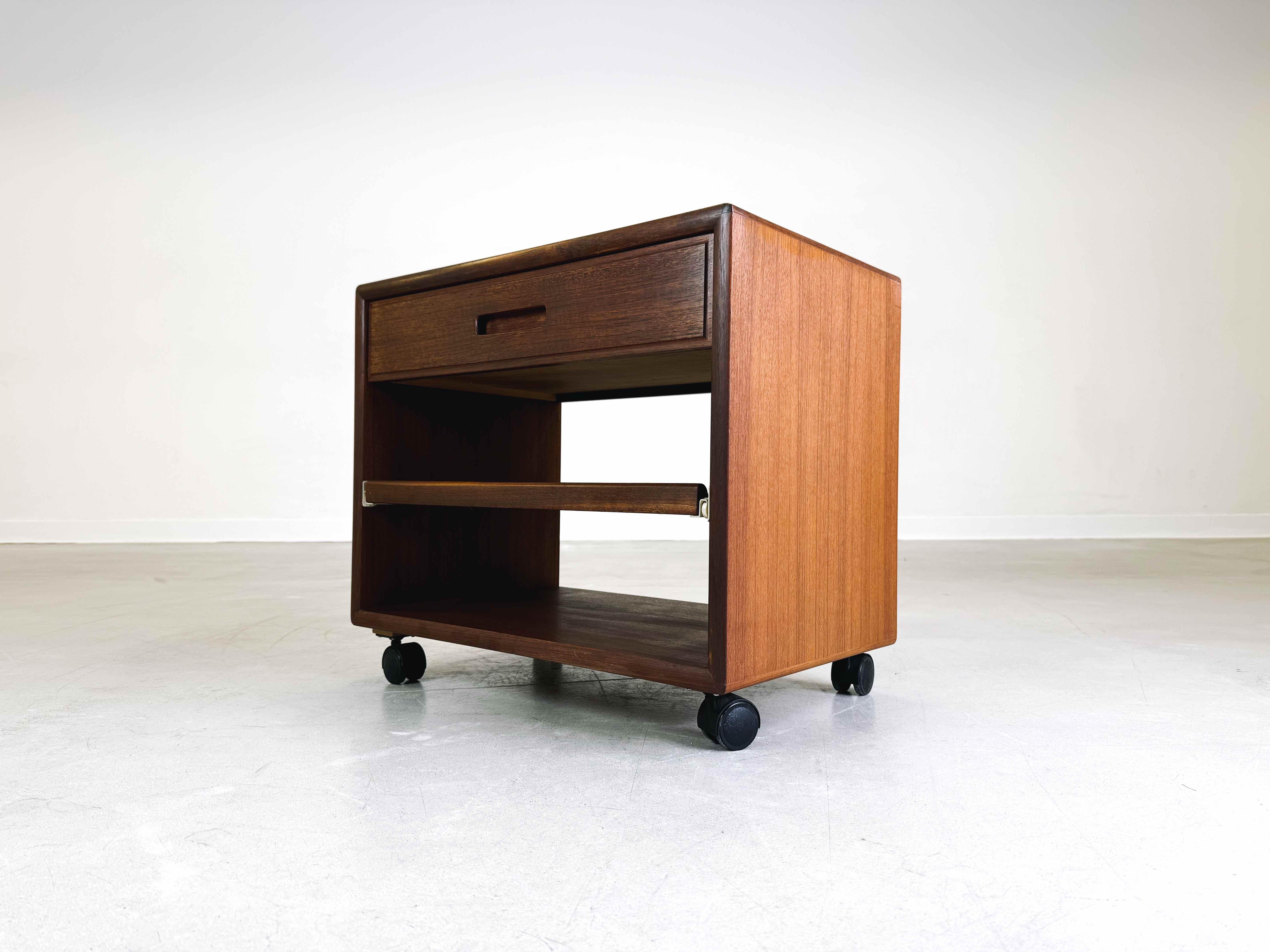 Mid-20th Century Mid Century Beistelltisch rollbar Telefontisch Couchtisch danish Teak