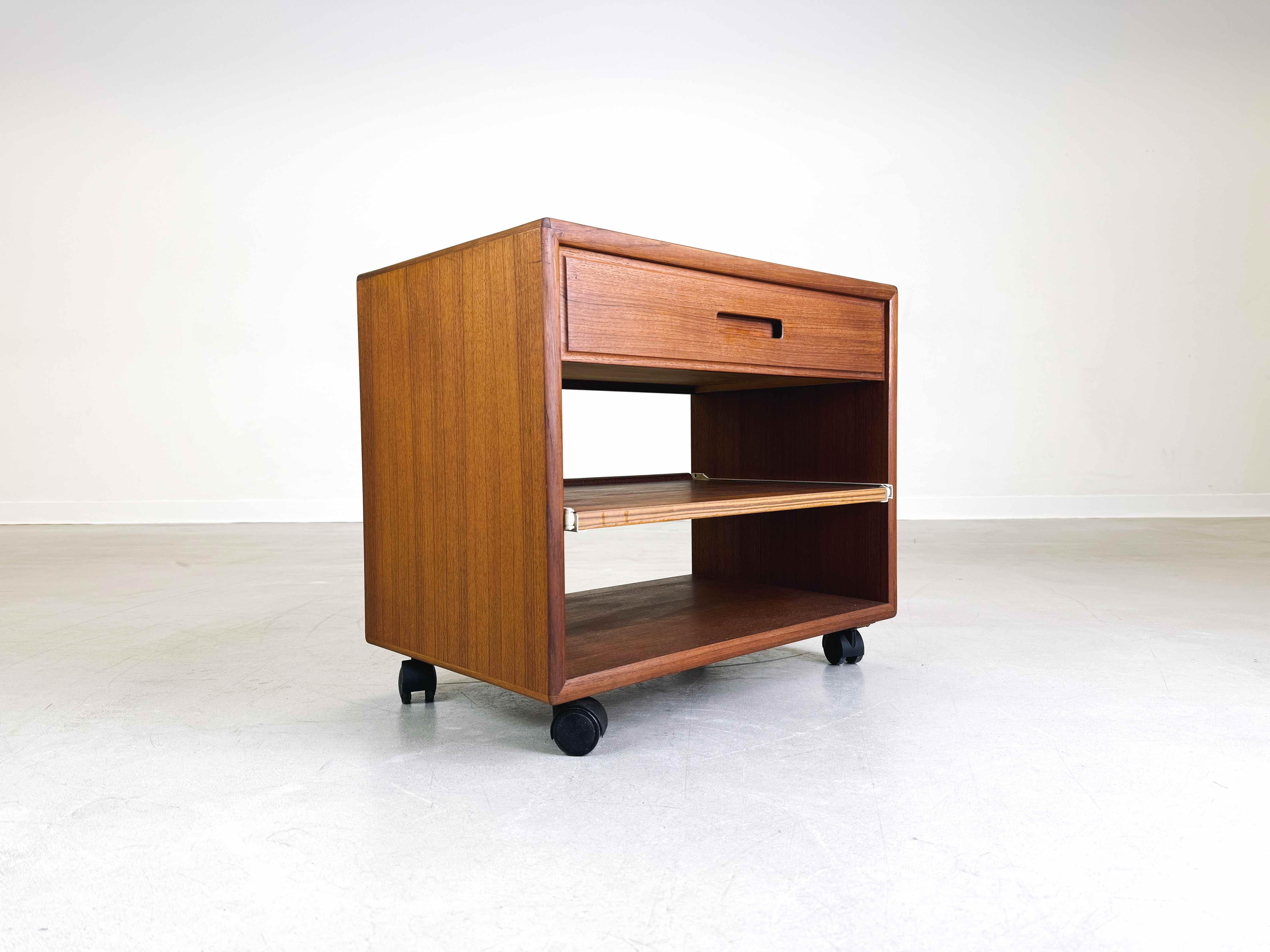 Mid Century Beistelltisch rollbar Telefontisch Couchtisch danish Teak 1