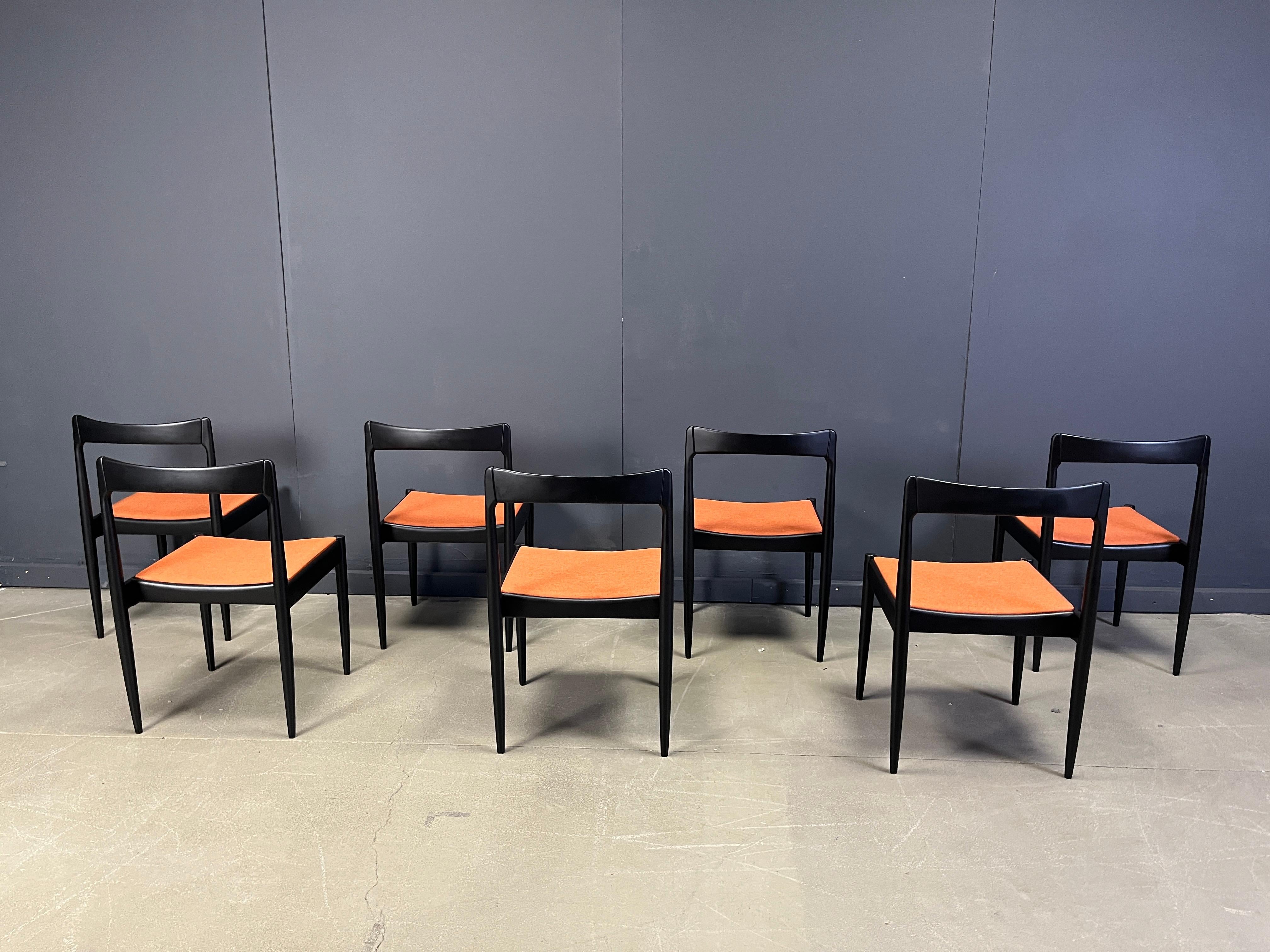 Sillas de comedor belgas de mediados de siglo, años 60 - juego de 7 en venta 1