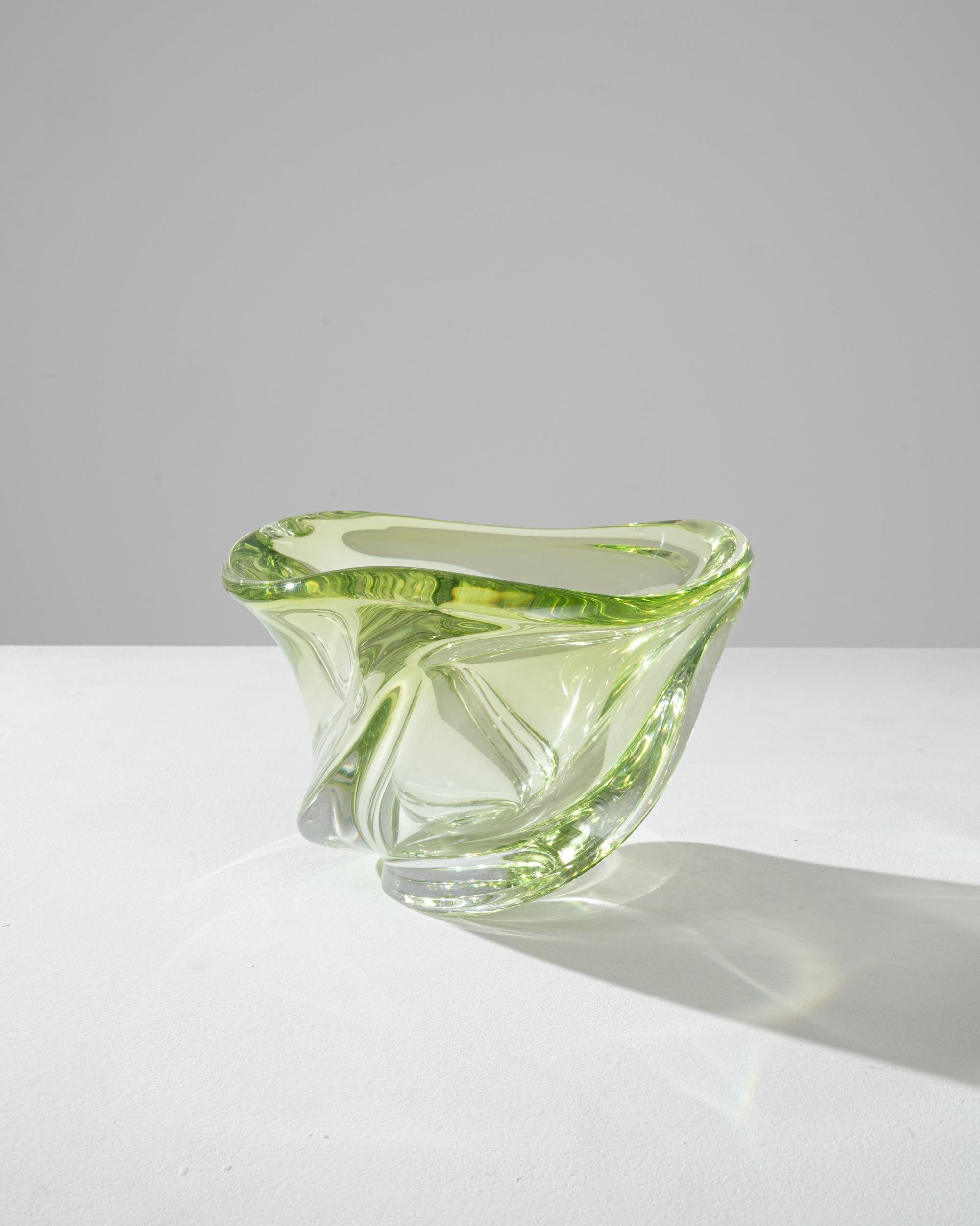 The vivid hues and liquid lines of blown art glass create an unmissable accent. Made in Belgium circa 1960, expressive glasswork forms a bold silhouette. Organic and abstract, reminiscent of a water droplet captured in slow motion. A luminous