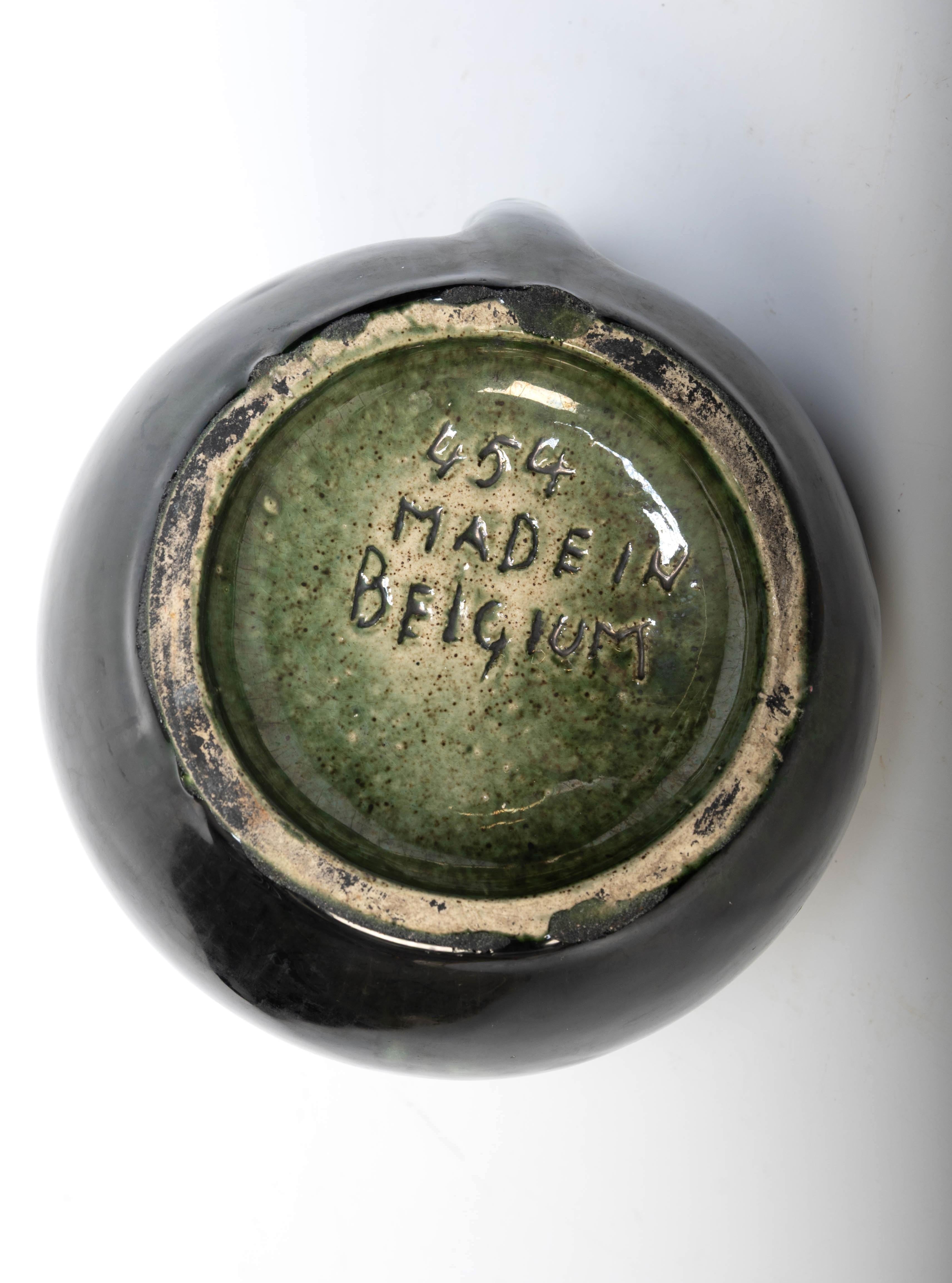Vernissé Pichet en poterie émaillée belge du milieu du siècle C.C. C.1960 en vente