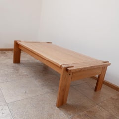 Grande table basse en pin belge du milieu du siècle, Belgique