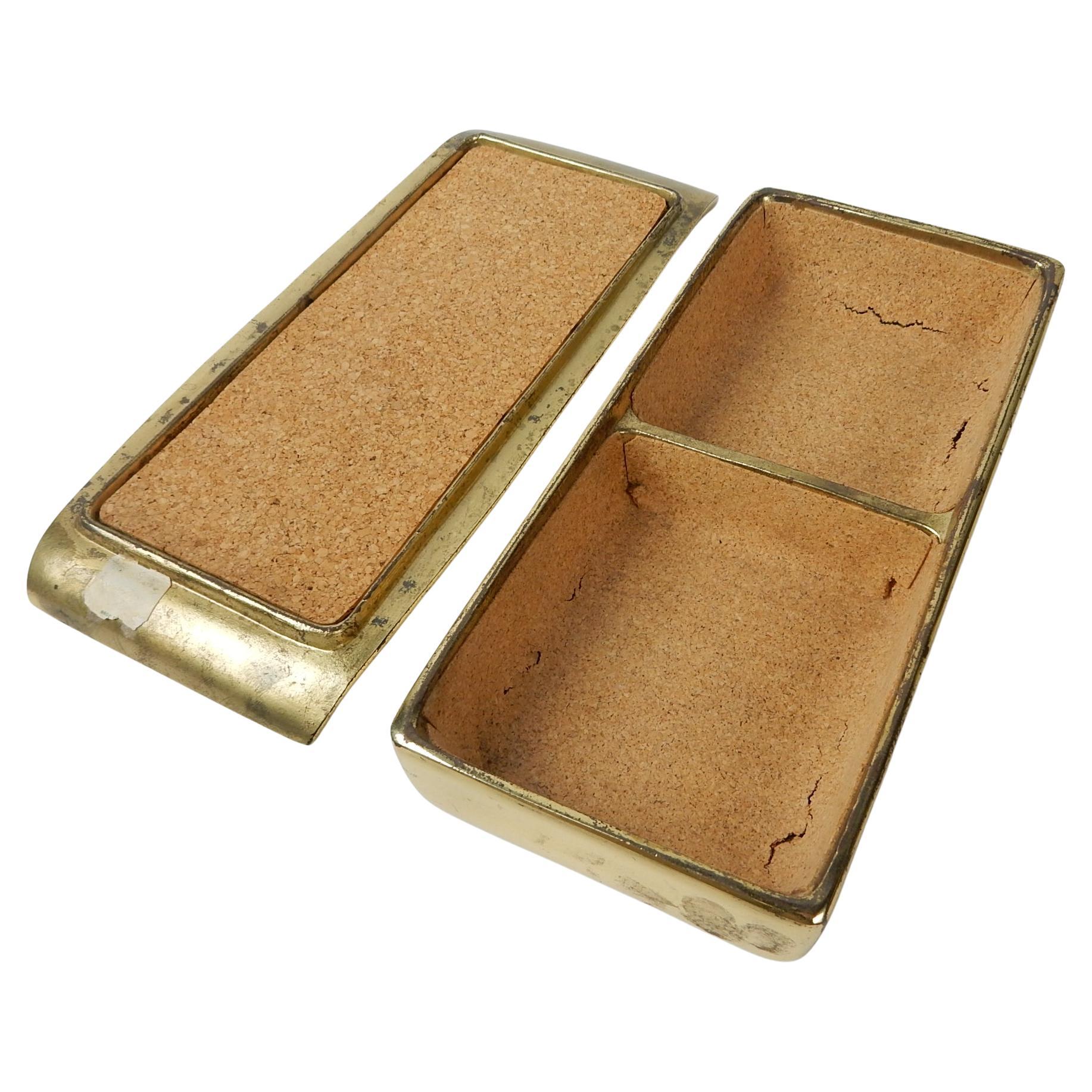 Mid Century Ben Seibel design for Jenfred Ware Mesa baja de latón Cigarrera siglo XX en venta