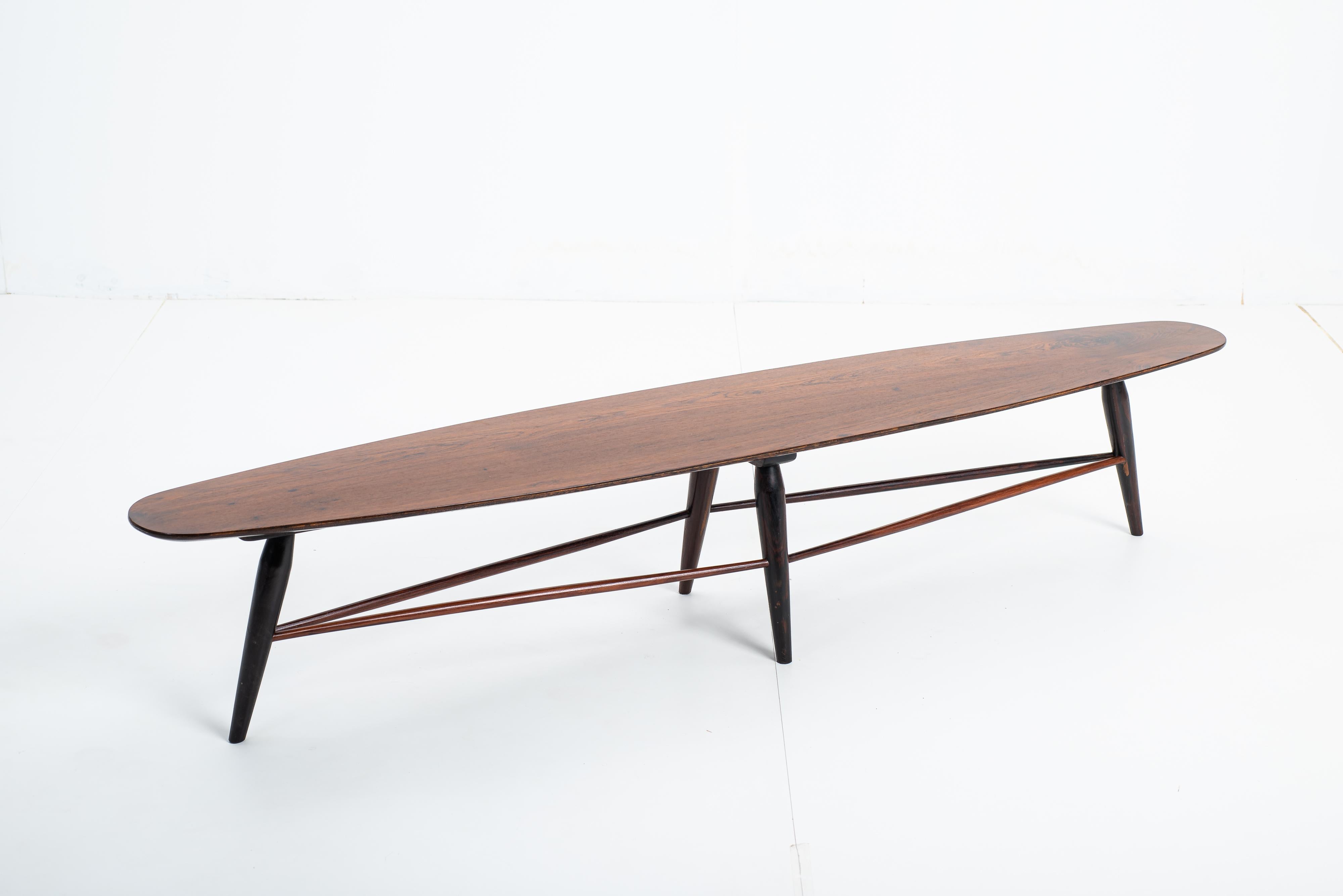 Mid-century bench by Liceu de Artes e Ofícios, Brazil, 1950s

Structured in wood with a plywood top, this versatile piece by Liceu de Artes e Ofícios can be used either as a low table or as a bench.