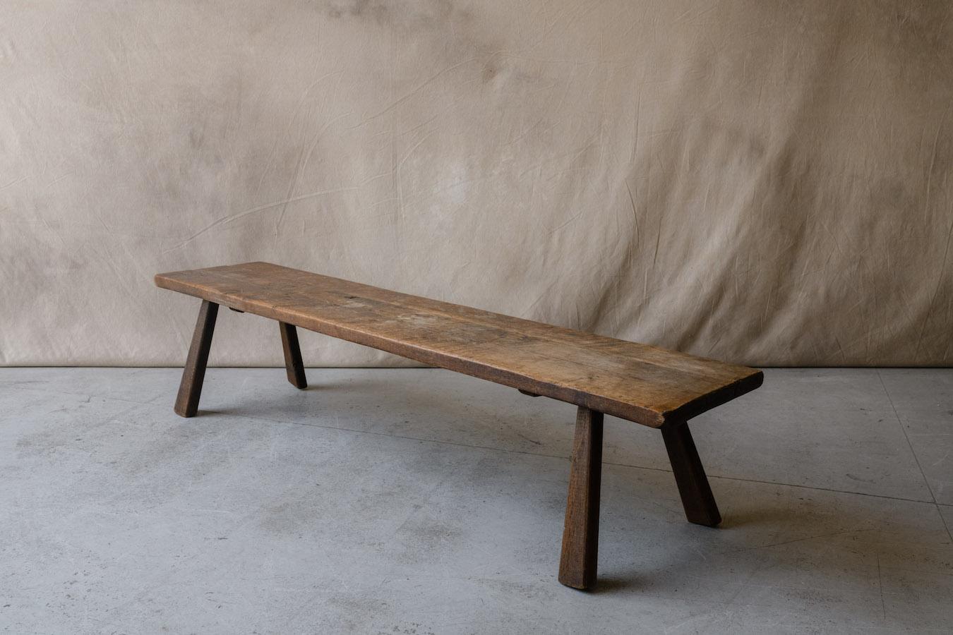 Mid century oak bench from France, circa 1950. Nice model with splayed feet in the style of Marbles. Solid oak construction with great patina.

We don't have the time to write an extensive description on each of our pieces. We prefer to speak