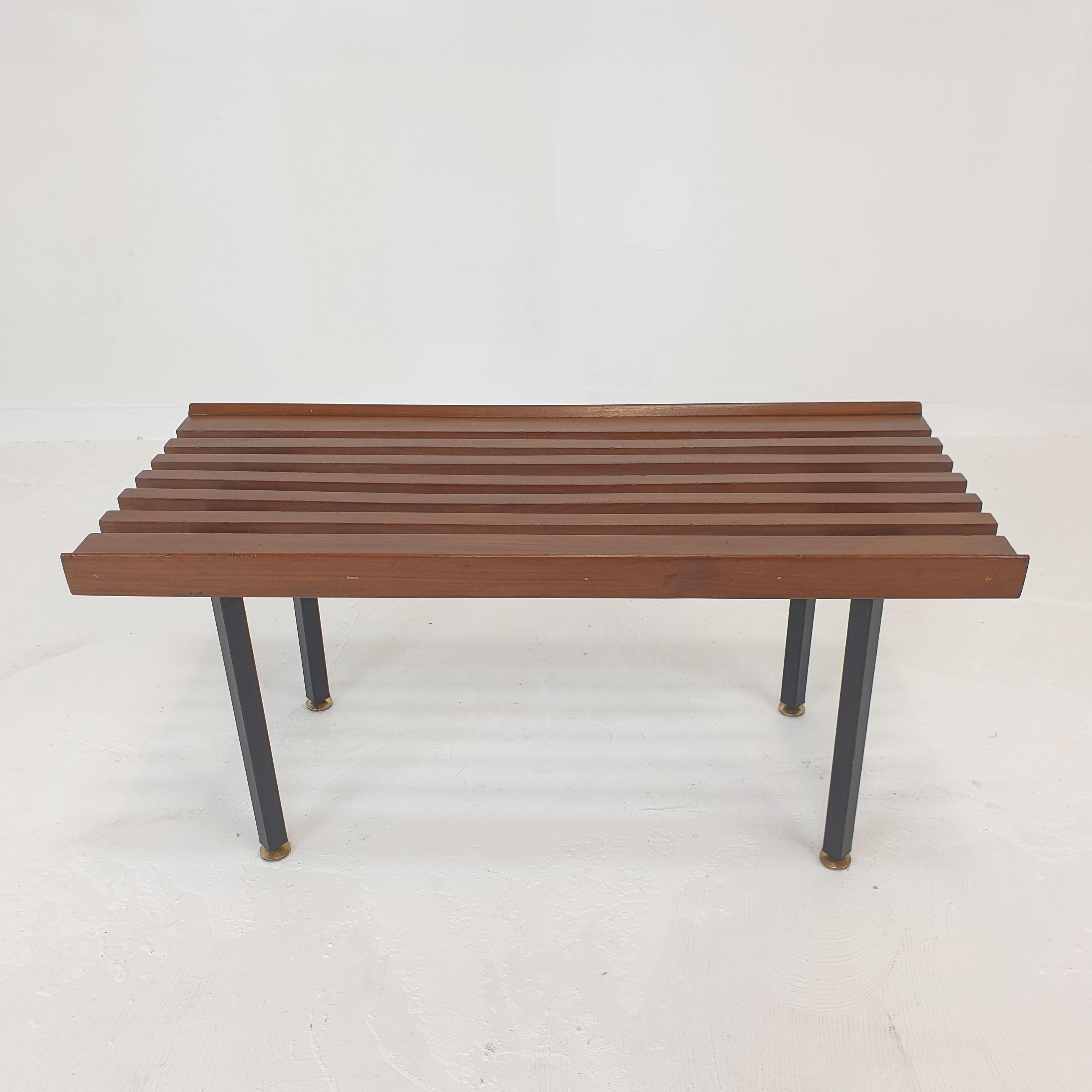 Very nice Italian bench or side table made in the 1950s. 

Teak wooden seating with a black metal structure and brass adjustable feet.