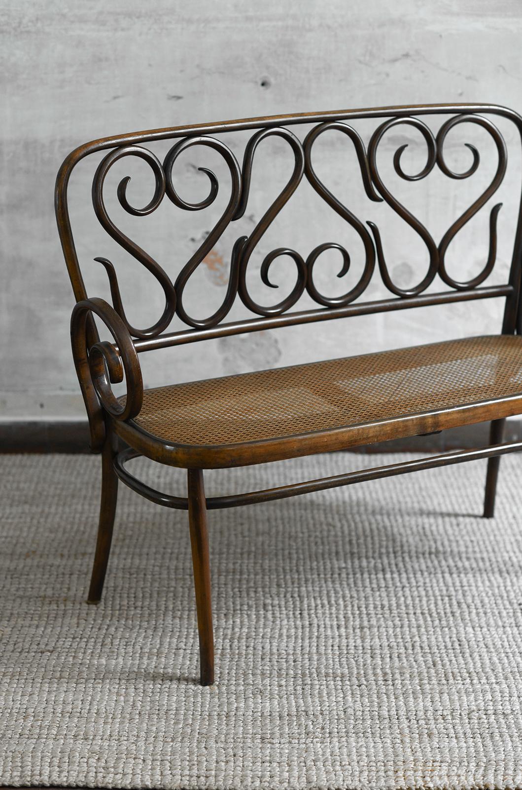 Banc du milieu du siècle dans le style de Thonet Bon état - En vente à Roma, RM