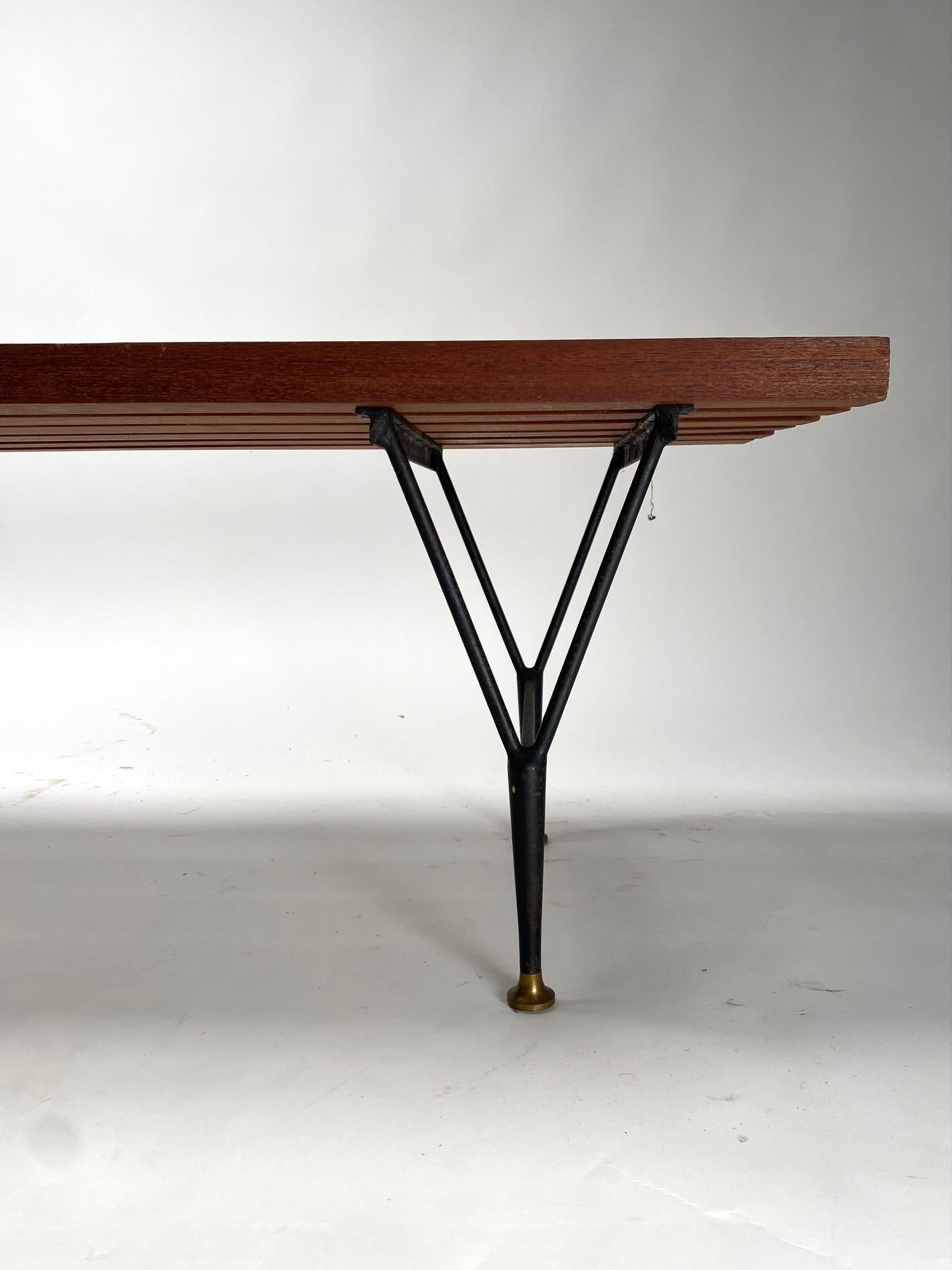 Italian Mid-Century bench in wood, iron and brass, Poggi Style. Italy For Sale