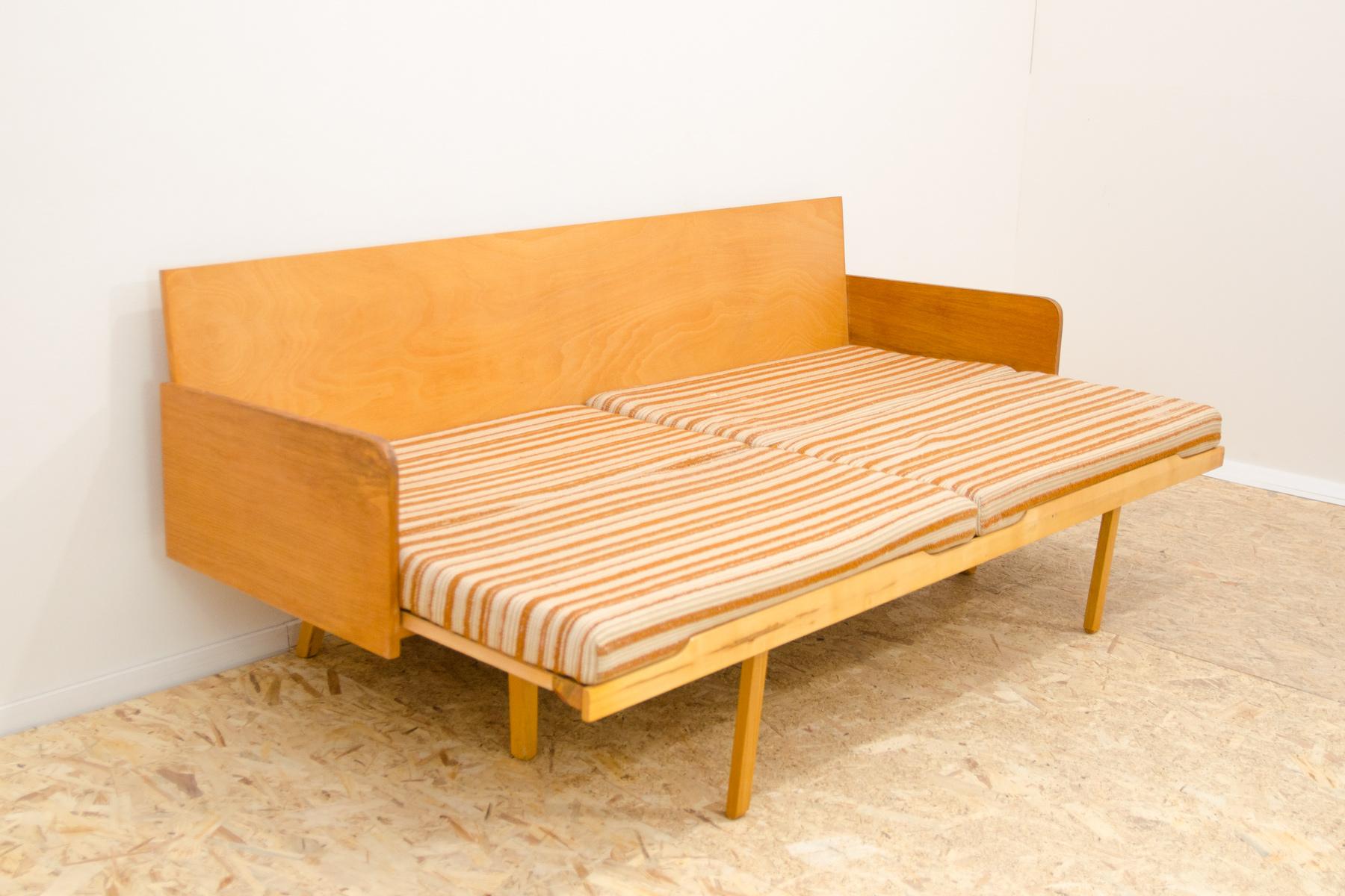 Mid century bench or folding sofa by Interier Praha, 1960´s For Sale 6