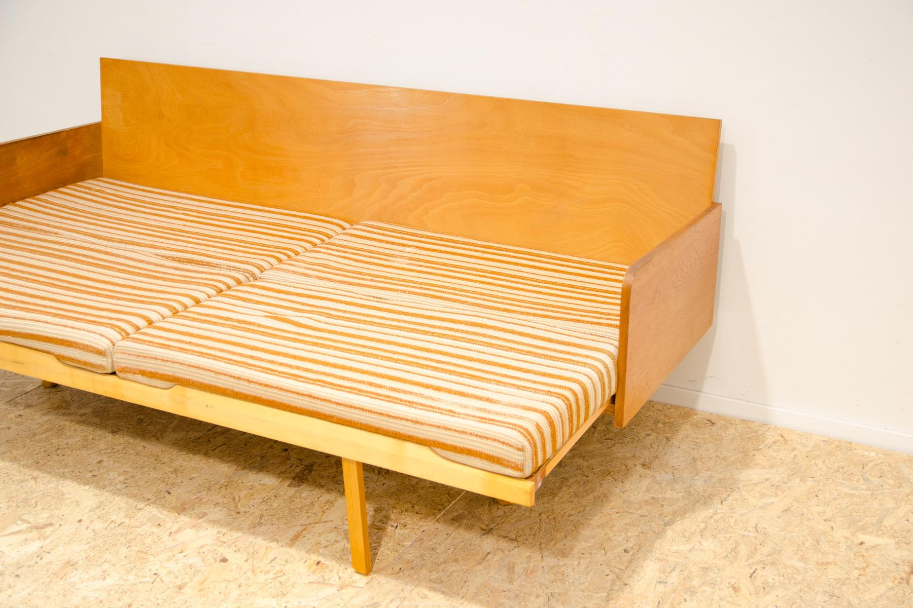Mid century bench or folding sofa by Interier Praha, 1960´s For Sale 8
