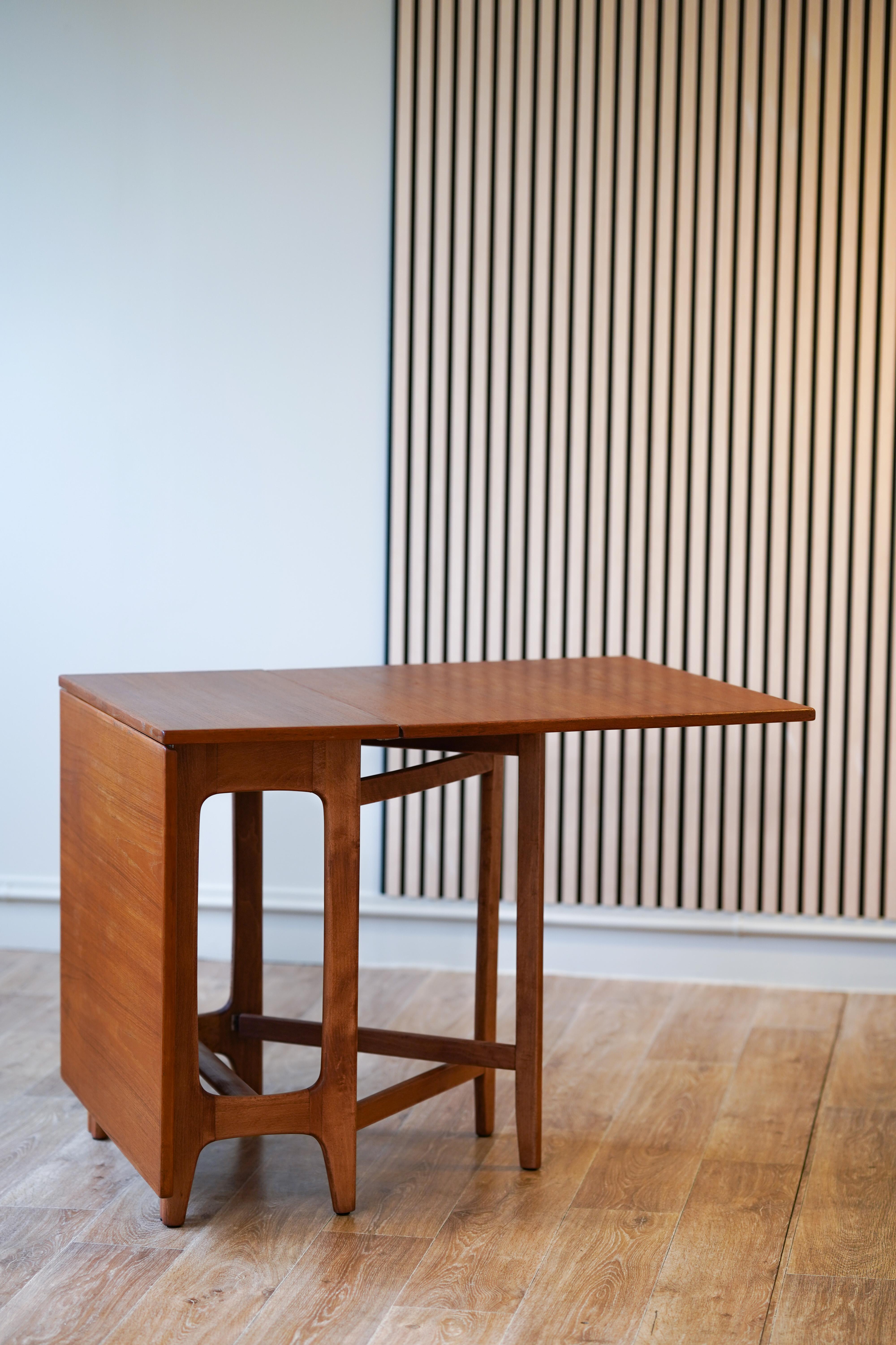 A timeless drop-leaf table by renowned Norwegian designer Bendt Winge, this piece is a true Scandinavian classic. Produced by Kleppe Møbelfabrikk in the 1950s/60s, it is a rare find in this condition, having been fully restored and now presenting