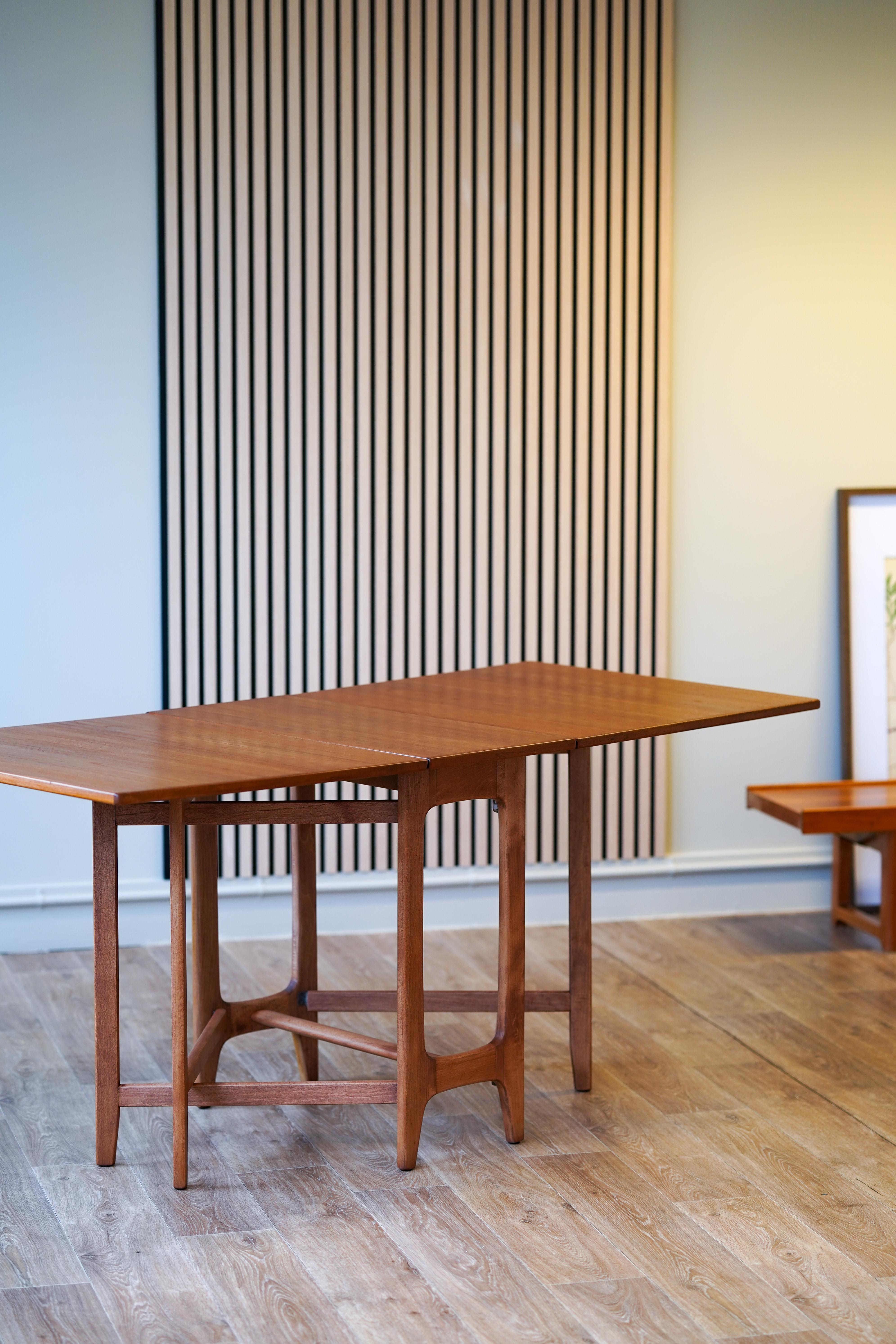 Mid Century Bendt Winge Drop-Leaf Dining Table Nr 4 in teak, Norway In Good Condition In Oslo, NO