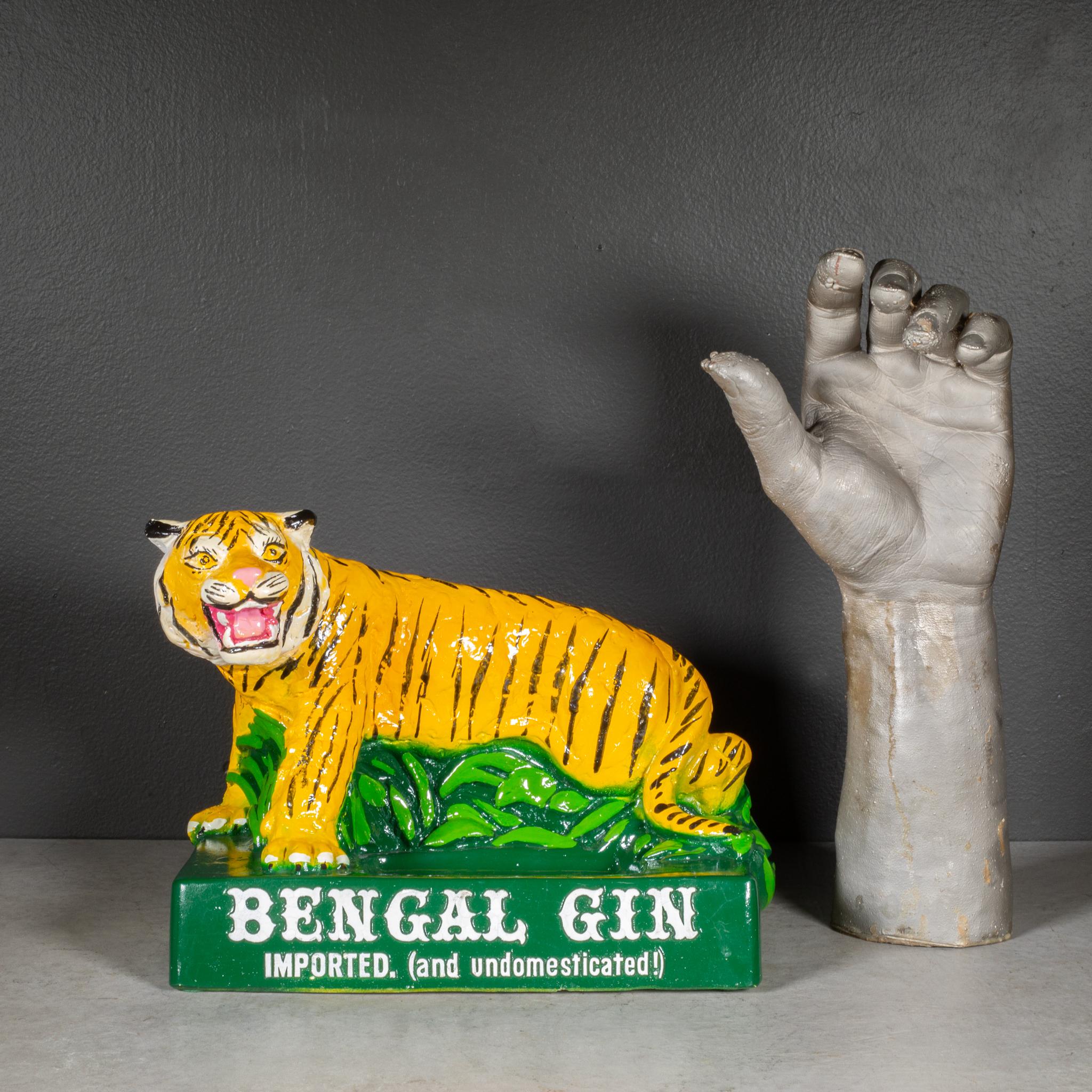 Intonaco Espositore per bottiglie pubblicitarie di gin del Bengala della metà del secolo scorso c.1950 in vendita