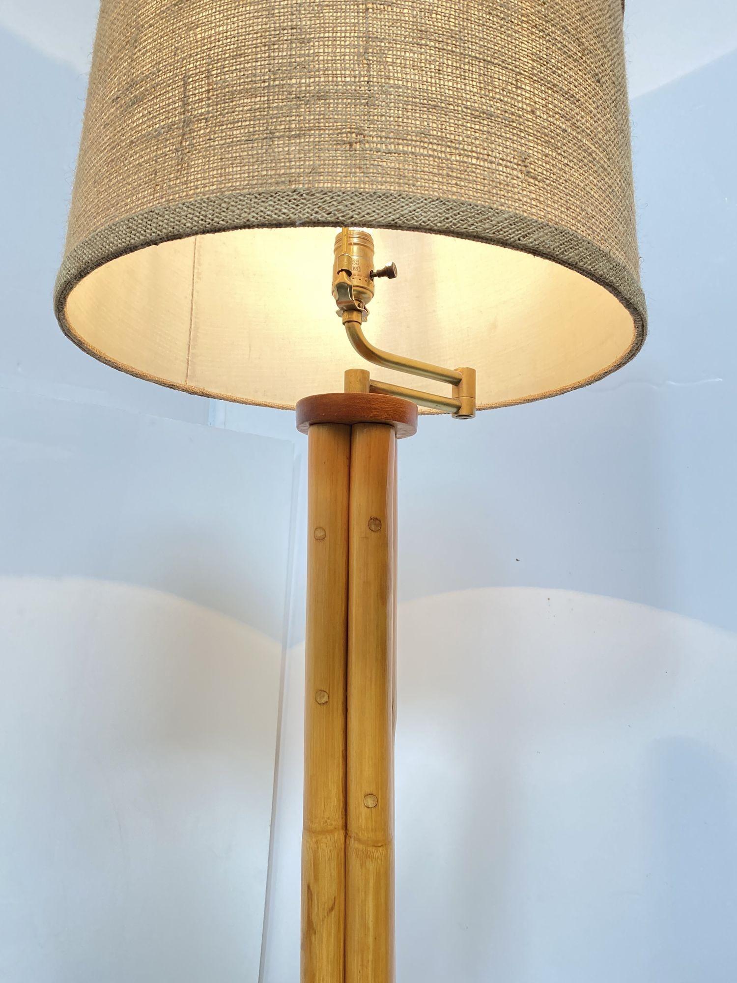 A rare bent rattan floor lamp featuring 3 decorative rattan poles centered around a rattan post all fixed to a mahogany and rattan circular drink stand supported by 3 one-of-a-kind bent rattan circular feet, circa 1950.
We only purchase and sell