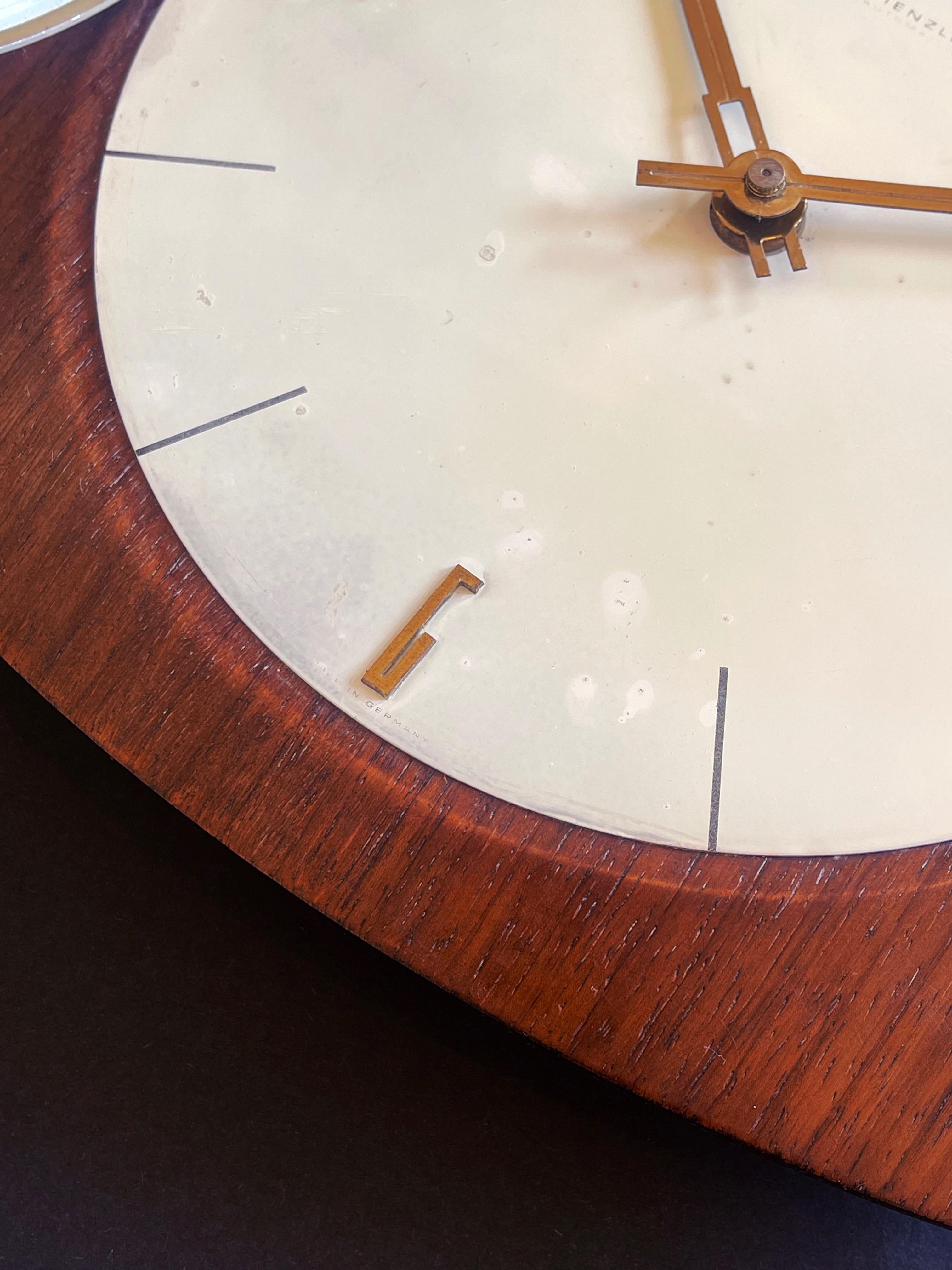 Orologio in teak curvato di metà secolo, anni '70, Kienzle, Germania occidentale in vendita 2