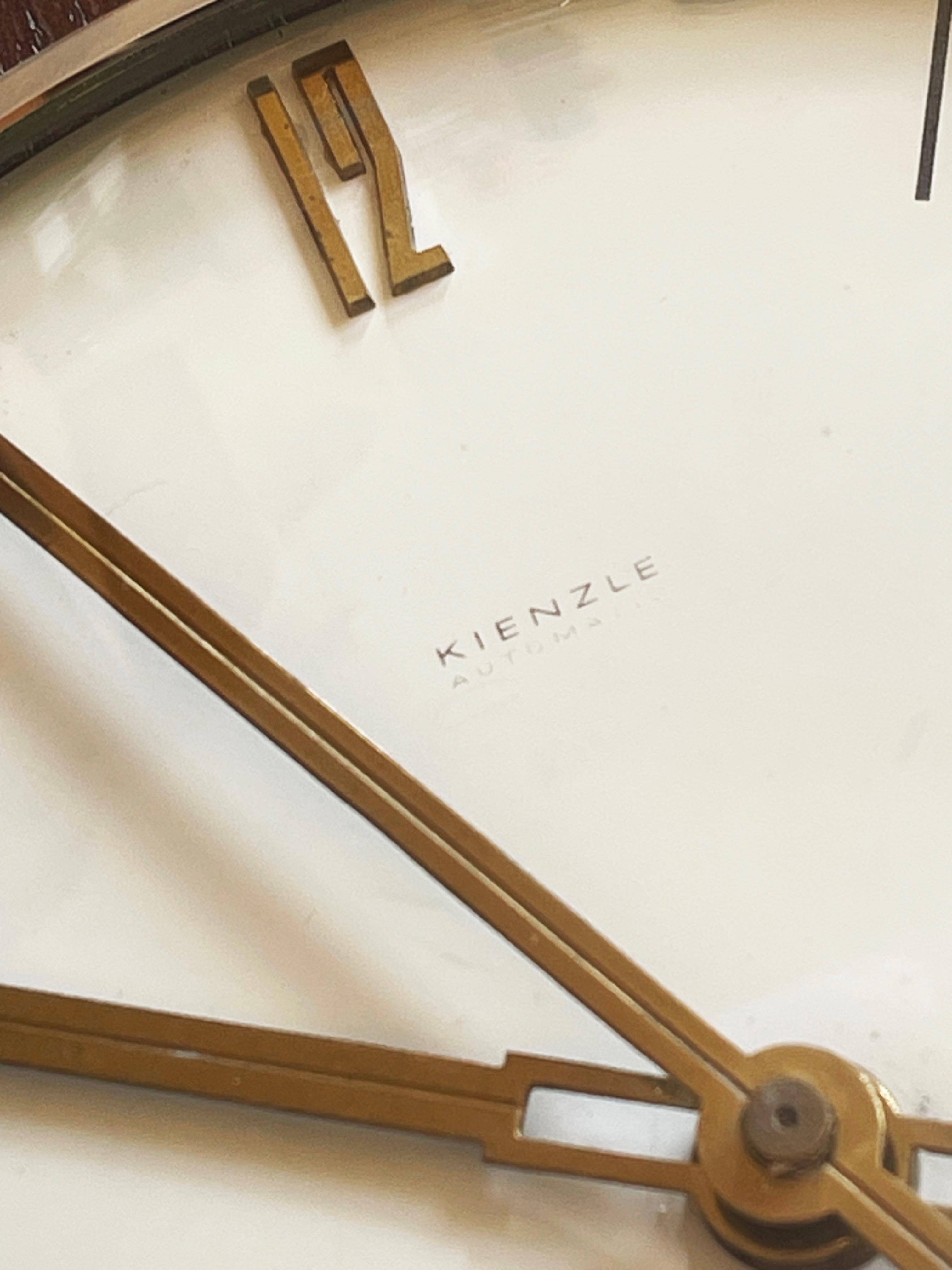 Orologio in teak curvato di metà secolo, anni '70, Kienzle, Germania occidentale in vendita 3