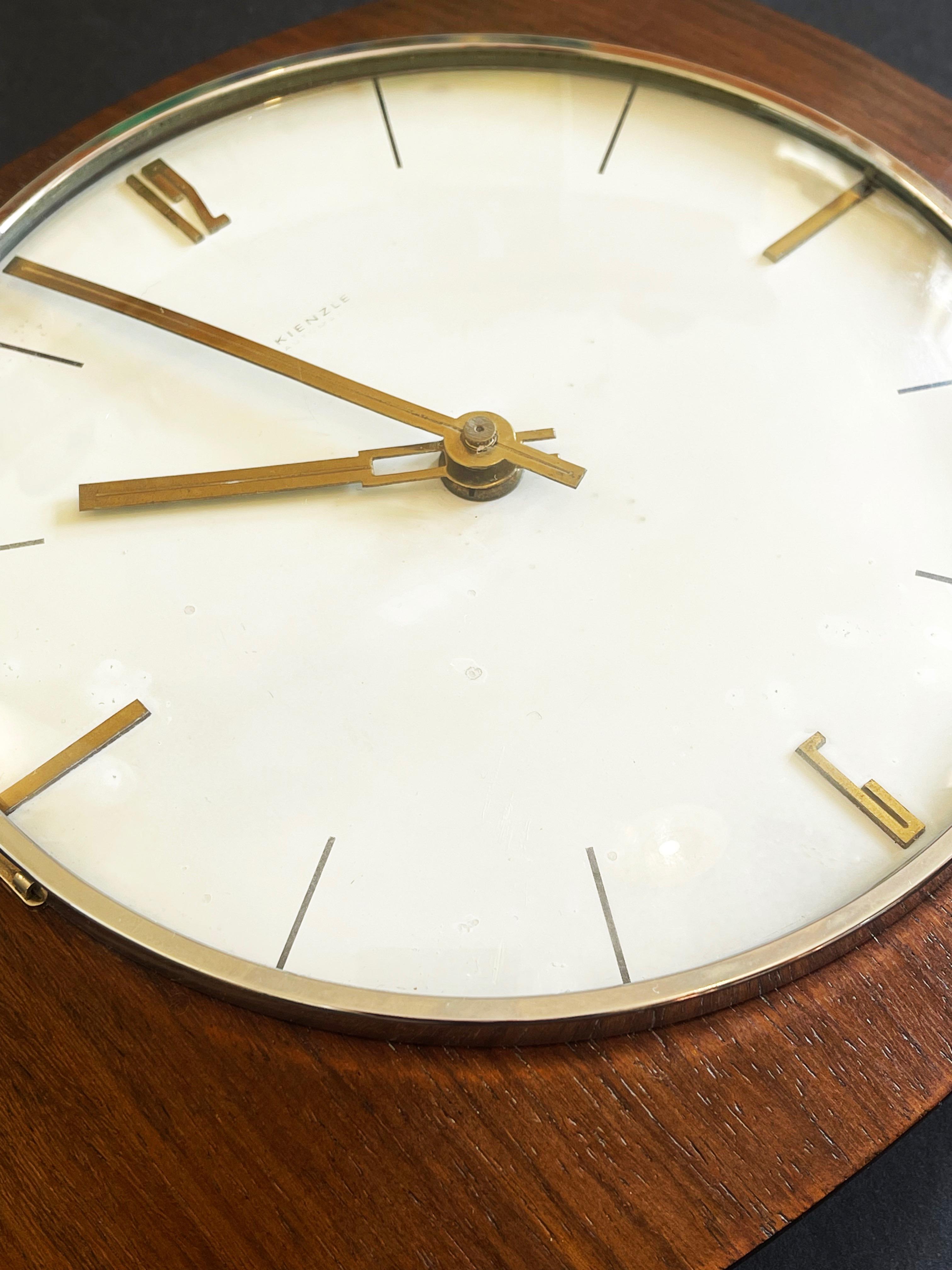 Orologio in teak curvato di metà secolo, anni '70, Kienzle, Germania occidentale in vendita 4
