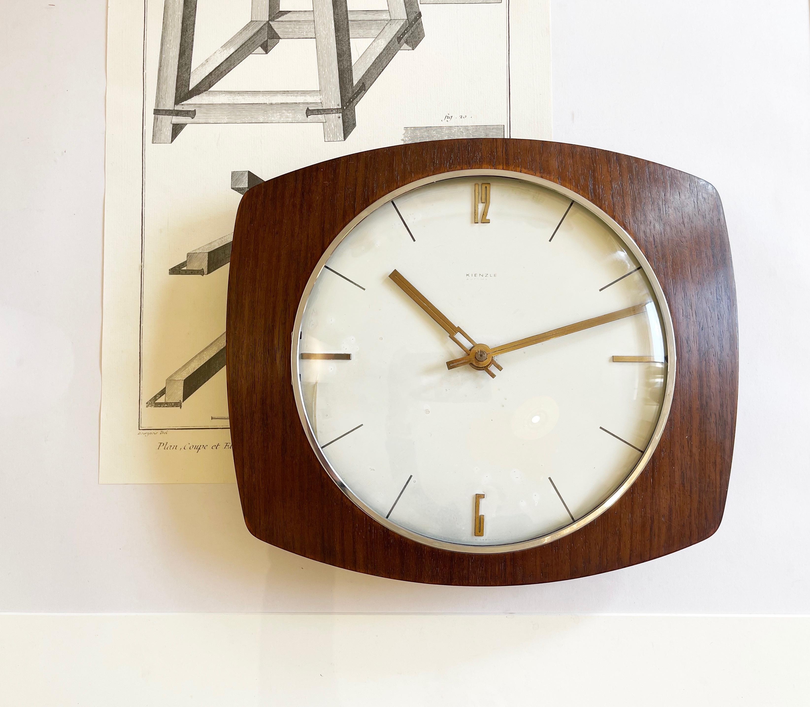 Tedesco Orologio in teak curvato di metà secolo, anni '70, Kienzle, Germania occidentale in vendita