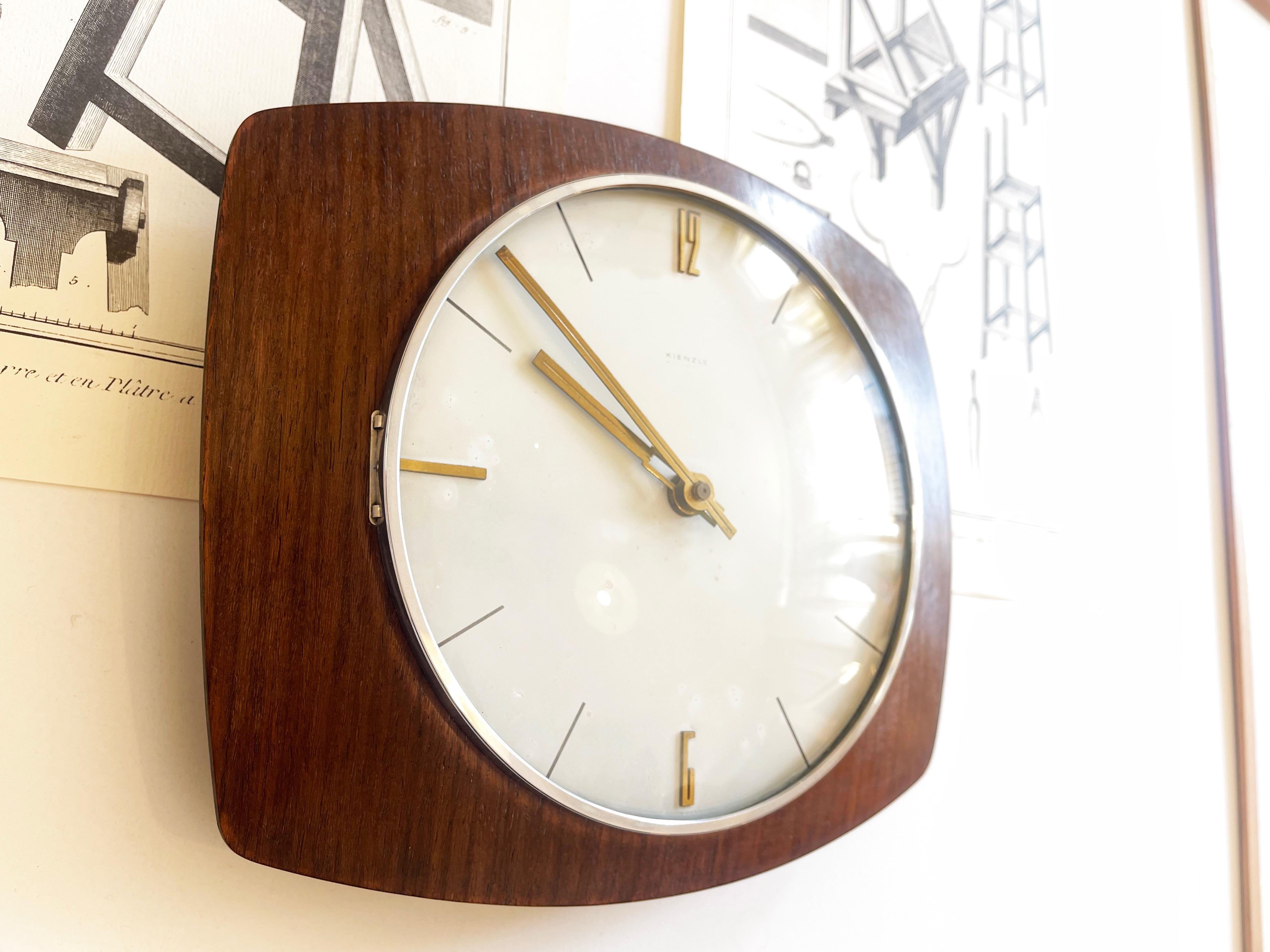 Fatto a mano Orologio in teak curvato di metà secolo, anni '70, Kienzle, Germania occidentale in vendita