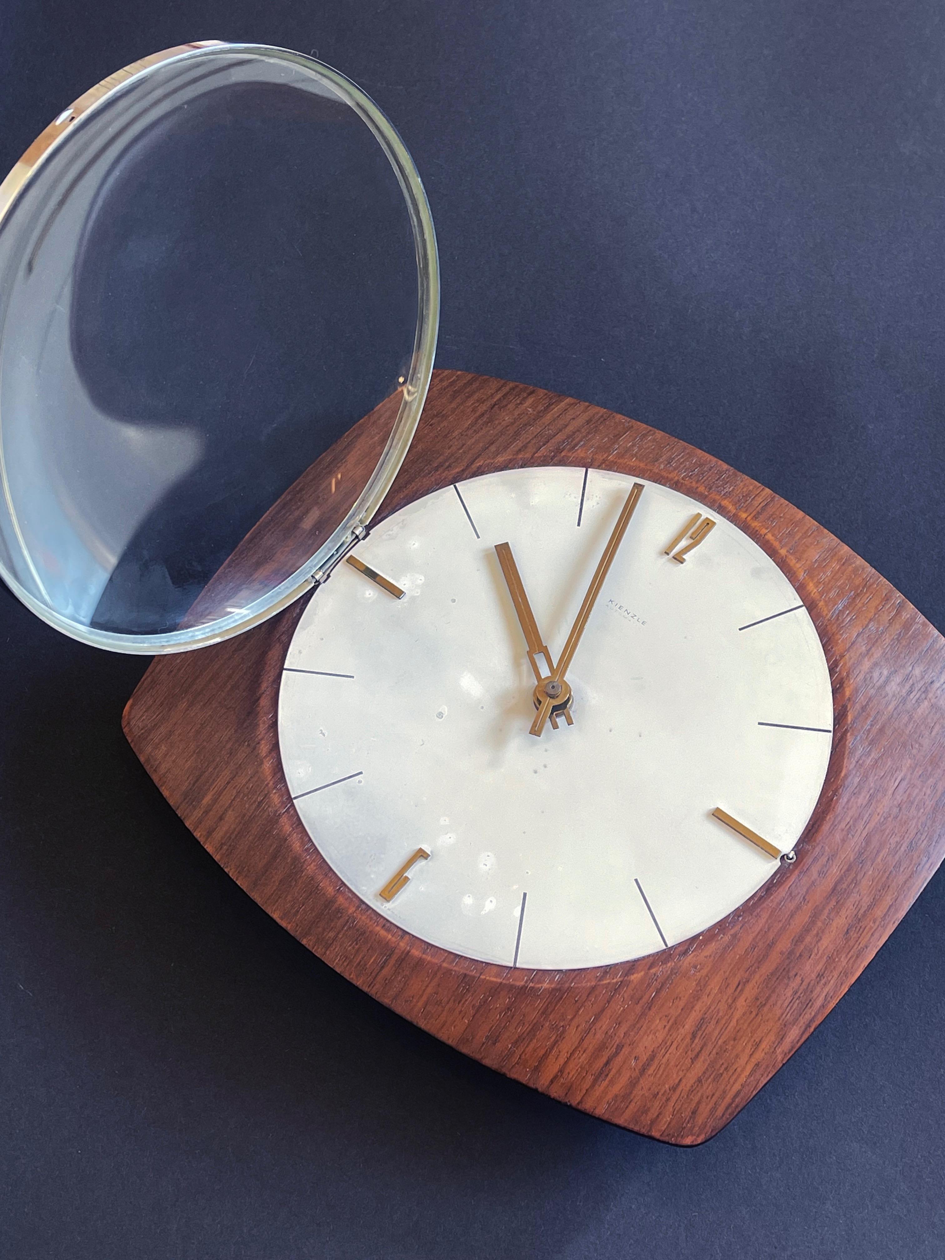 XX secolo Orologio in teak curvato di metà secolo, anni '70, Kienzle, Germania occidentale in vendita