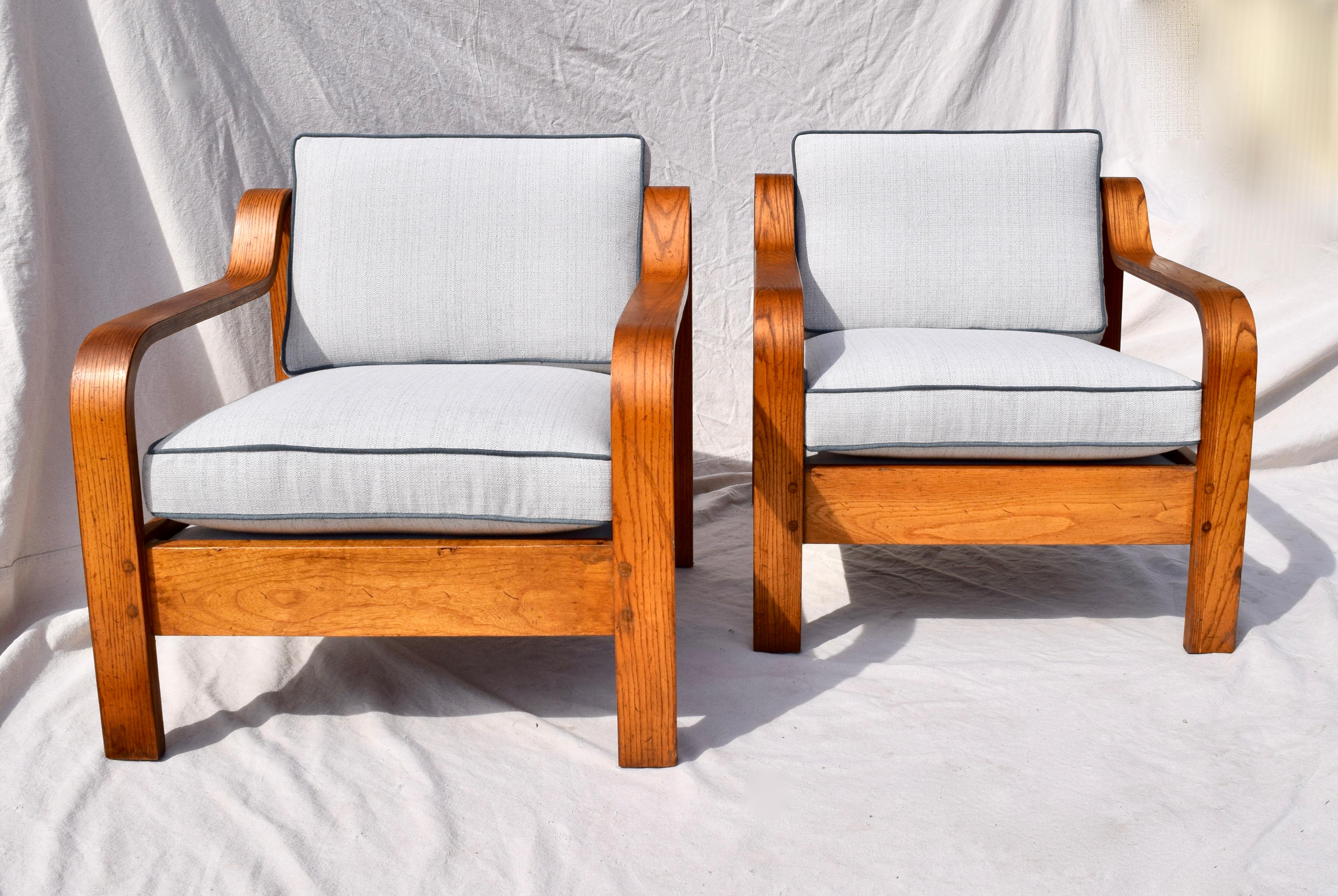 Danish modern, Thonet influence, 1970s era bent oak armchairs designed and by former furniture company Taylor-Ramsey of Sanford North Carolina. All new Dacron wrapped foam cushions upholstered in soft grey woven linen accented with contrasting smoke