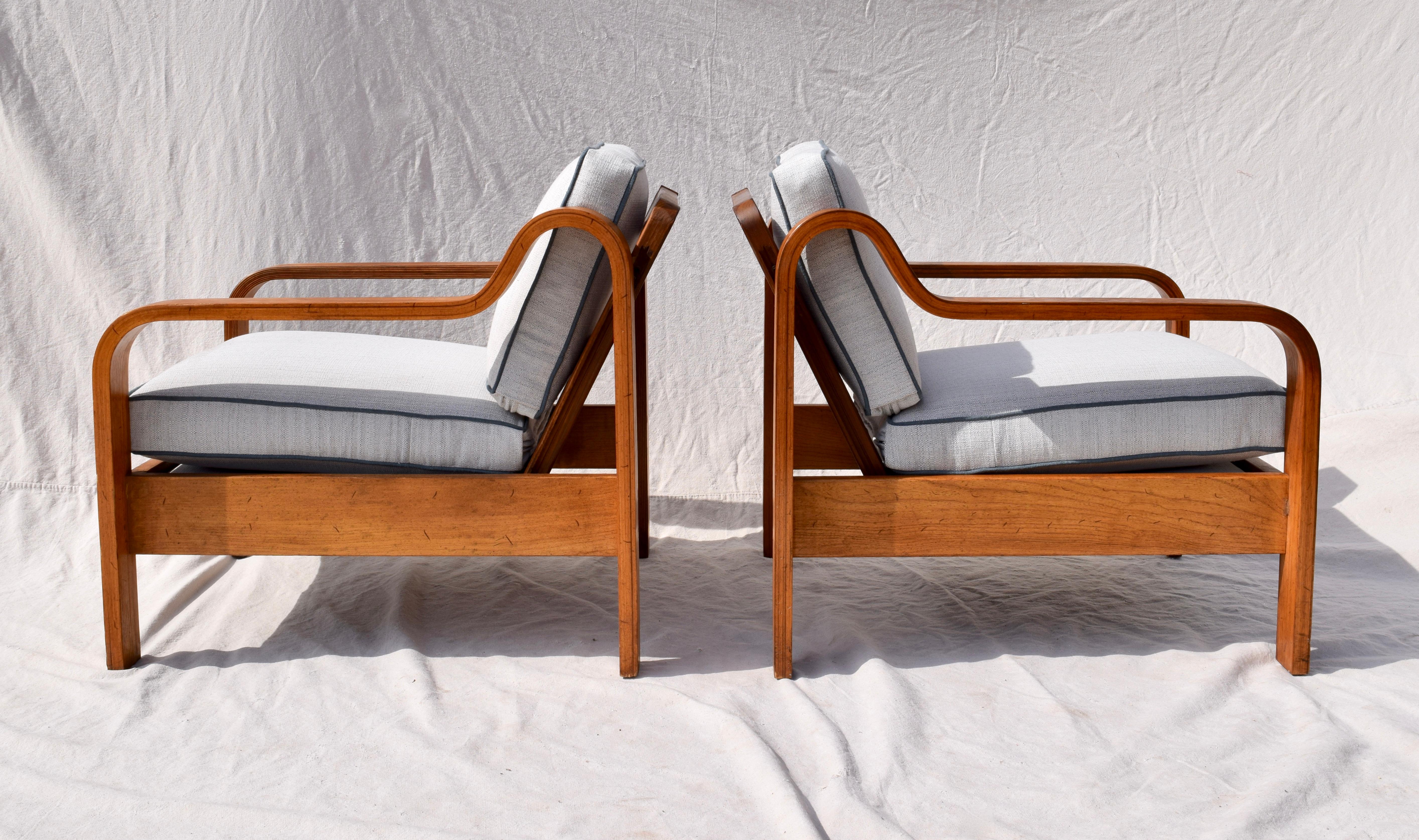Mid-Century Modern Taylor Ramsey Bentwood Lounge Chairs in the manner of Thonet, Pair