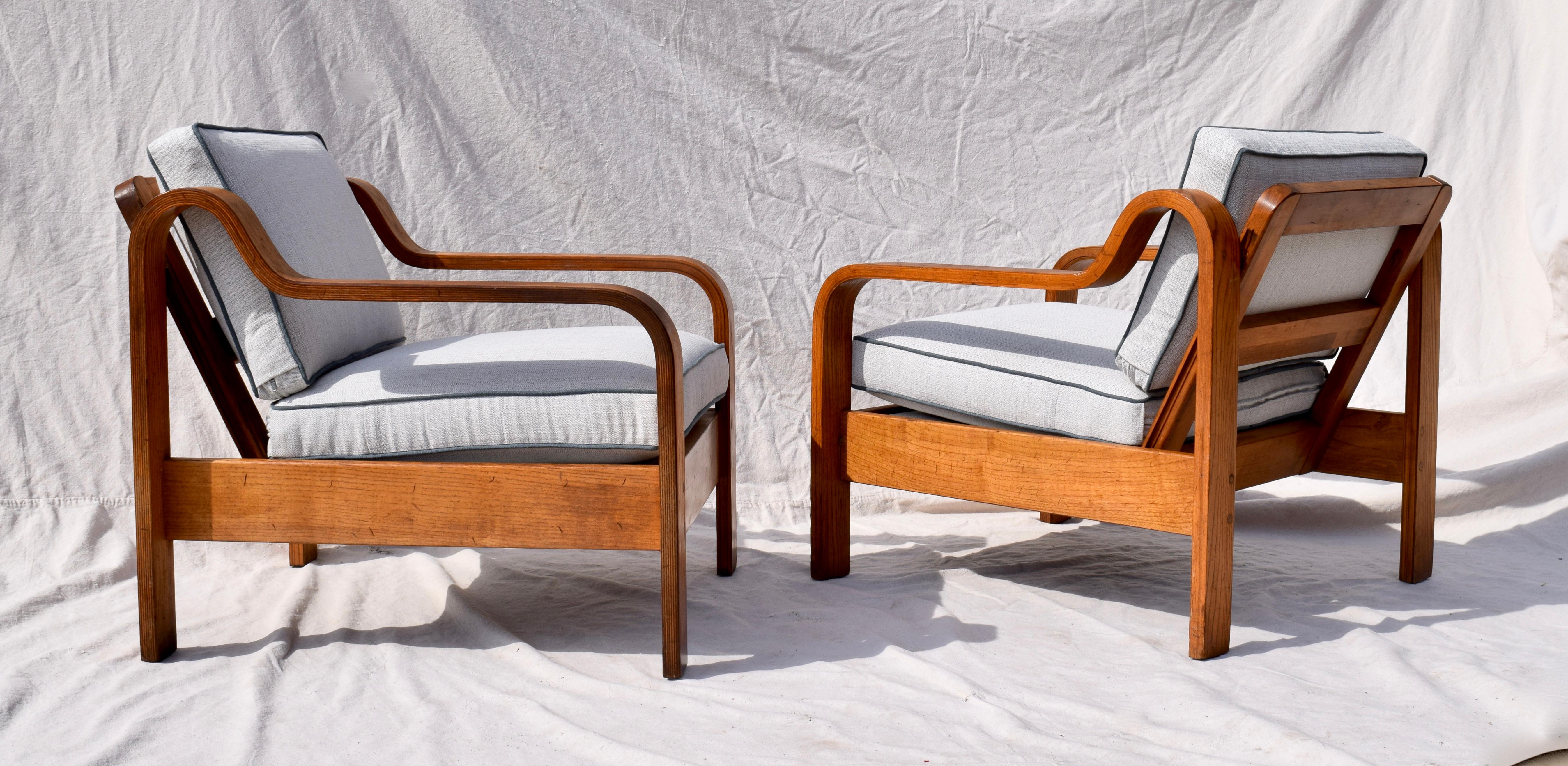 Taylor Ramsey Bentwood Lounge Chairs in the manner of Thonet, Pair In Excellent Condition In Southampton, NJ