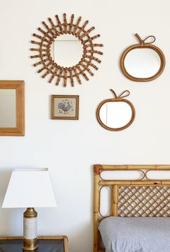 Paire de miroirs en forme de pomme en bois courbé et en rotin, France, 1960