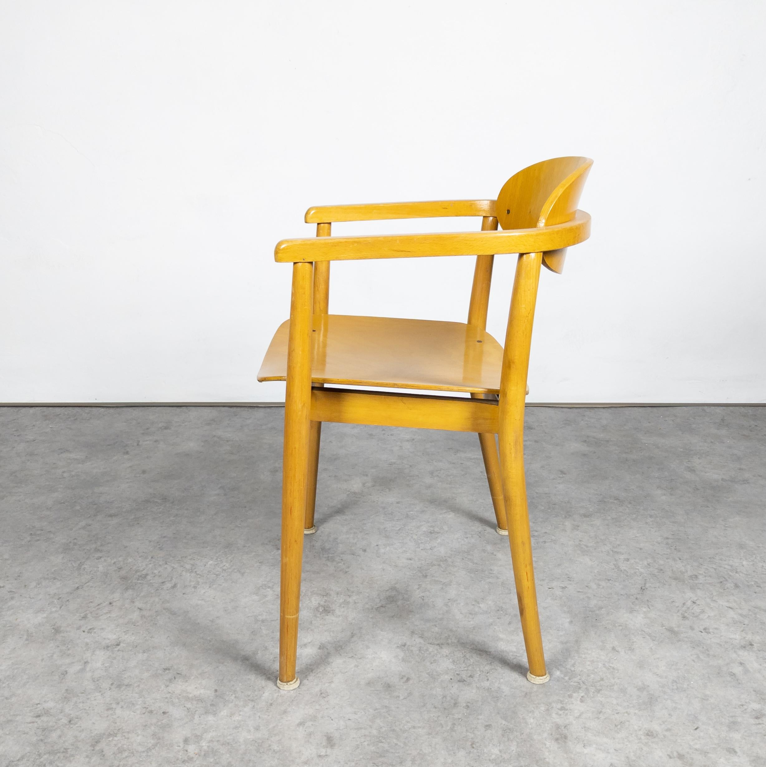 Mid Century bentwood armchair by Antonín Šuman for TON In Good Condition For Sale In PRAHA 5, CZ