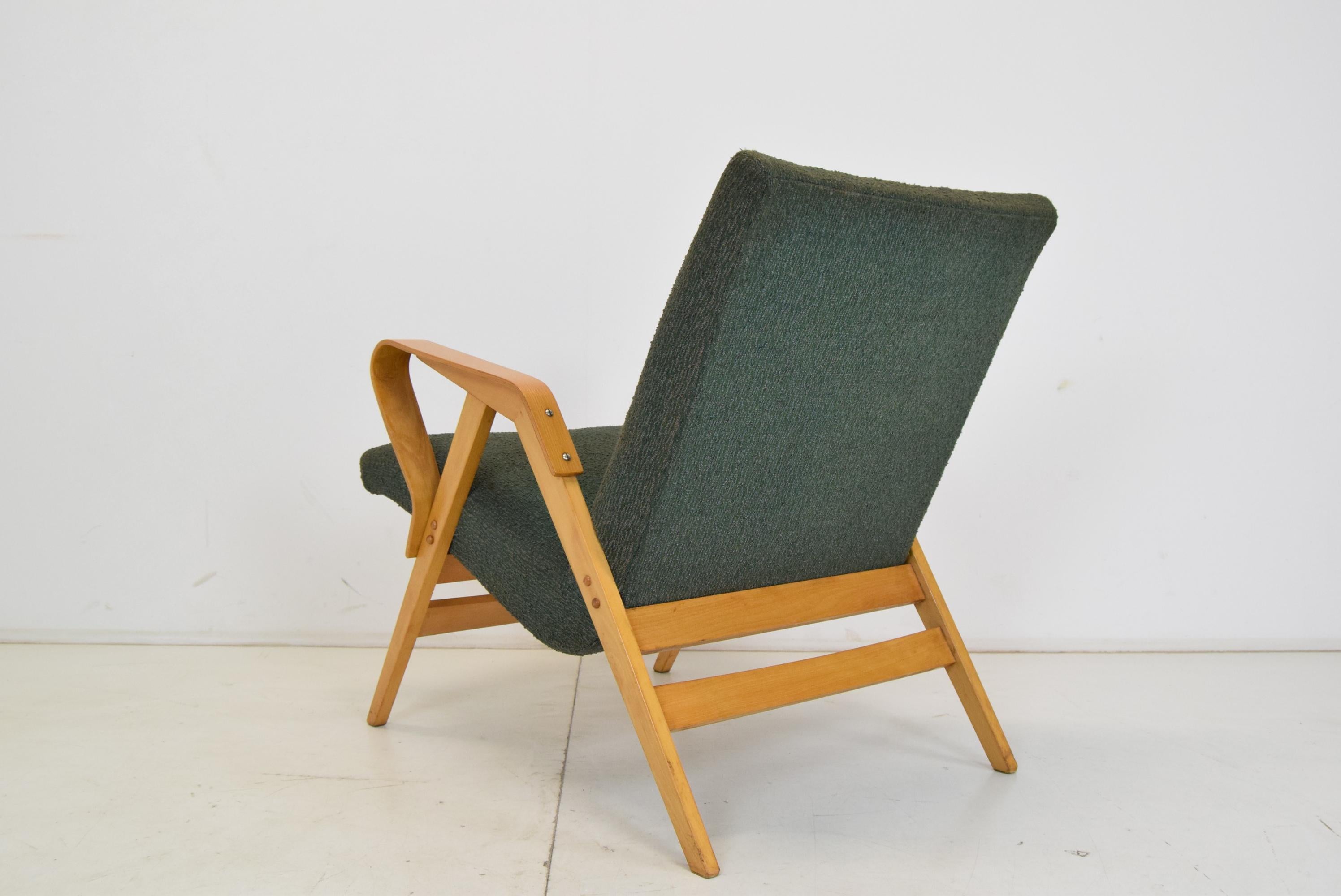 Fabric Mid-Century Bentwood Armchair by Frantisek Jirak for Tatra, 1960's For Sale