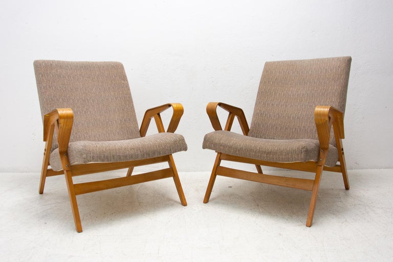 These Czechoslovak lounge armchairs No.24-23 were designed by František Jirák for Tatra Nabytok in the former Czechoslovakia in the 1960´s. The design of these chairs followed the huge success of the Czechoslovak pavilion at the Brussels Expo