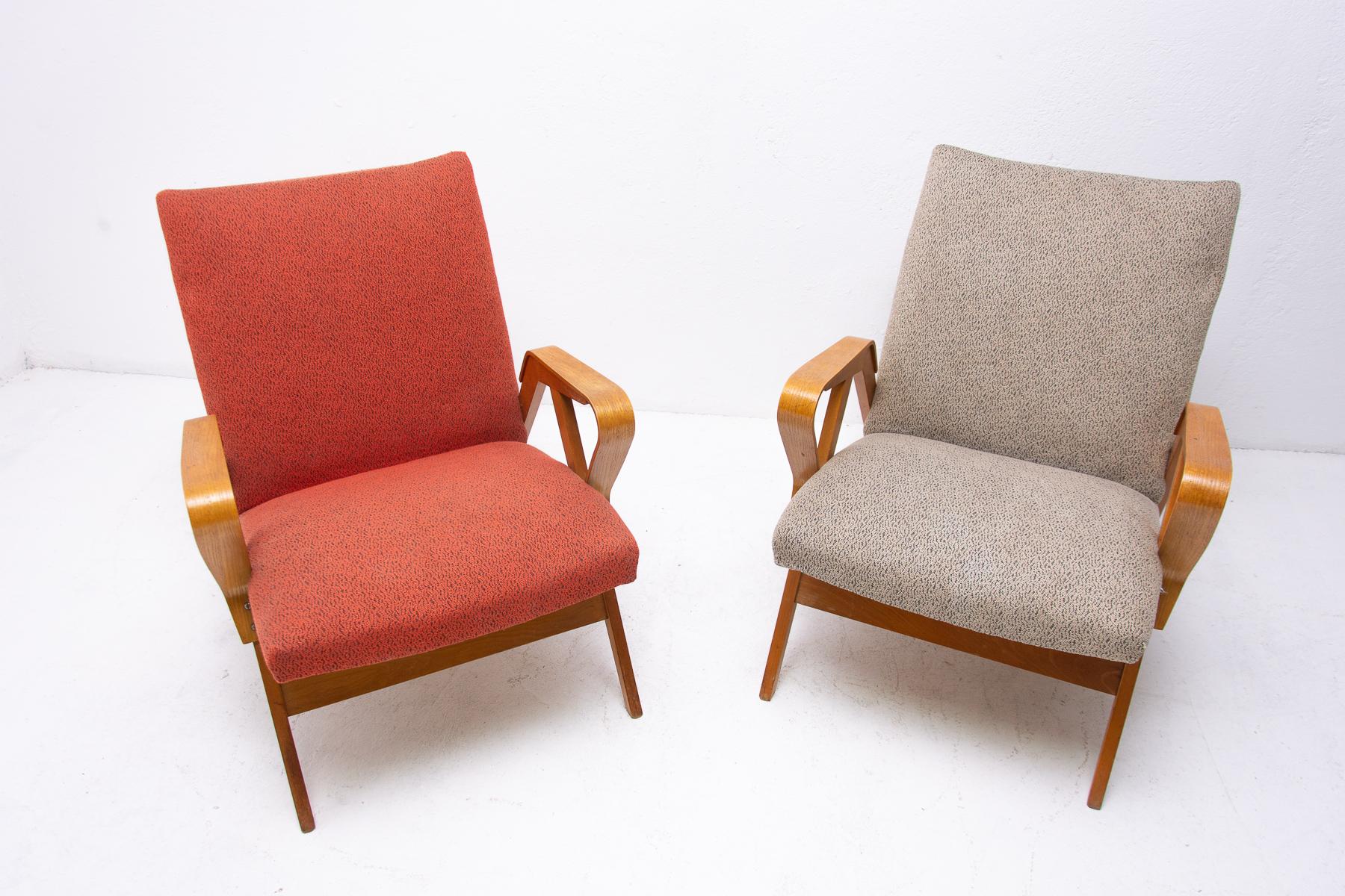 These Czechoslovak lounge armchairs No.24-23 were designed by František Jirák for Tatra Nabytok in the former Czechoslovakia in the 1960s. The design of these chairs followed the huge success of the Czechoslovak pavilion at the Brussels Expo