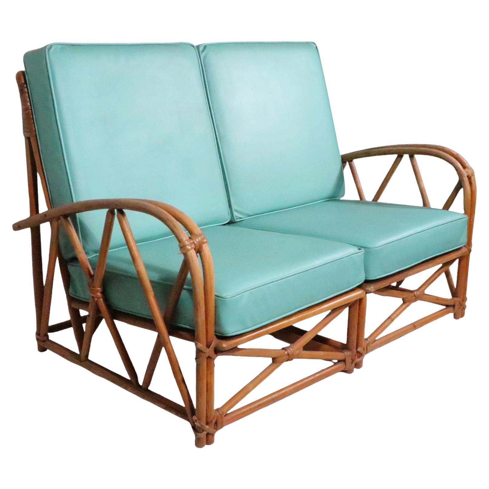  Canapé Loveseat en bois de bambou cintré du milieu du siècle dernier de Heywood Wakefield, vers les années 1950 en vente