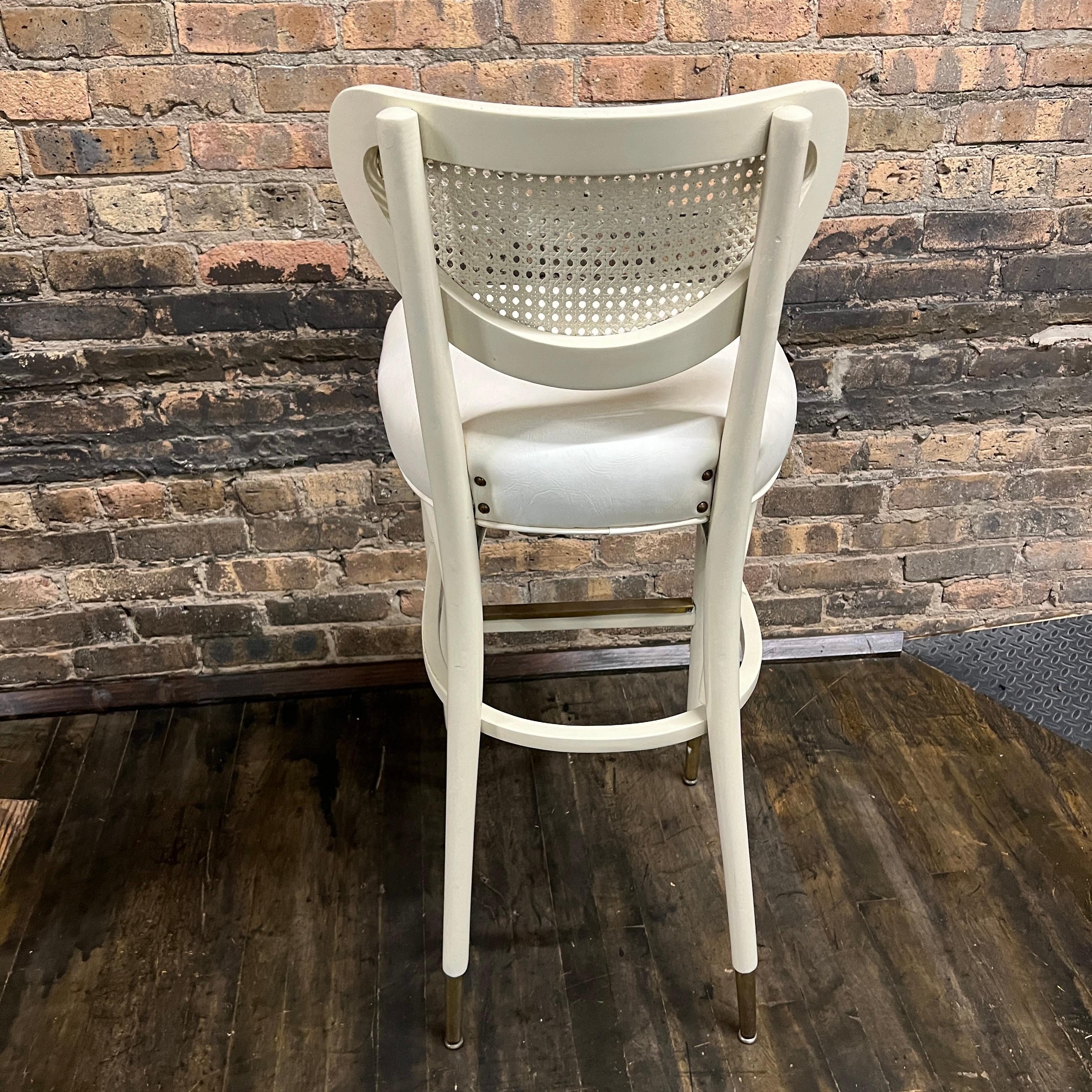 Mid-Century Bentwood Bar Stool in Ivory Lacquer with Ivory Vinyl Seat In Good Condition For Sale In Chicago, IL