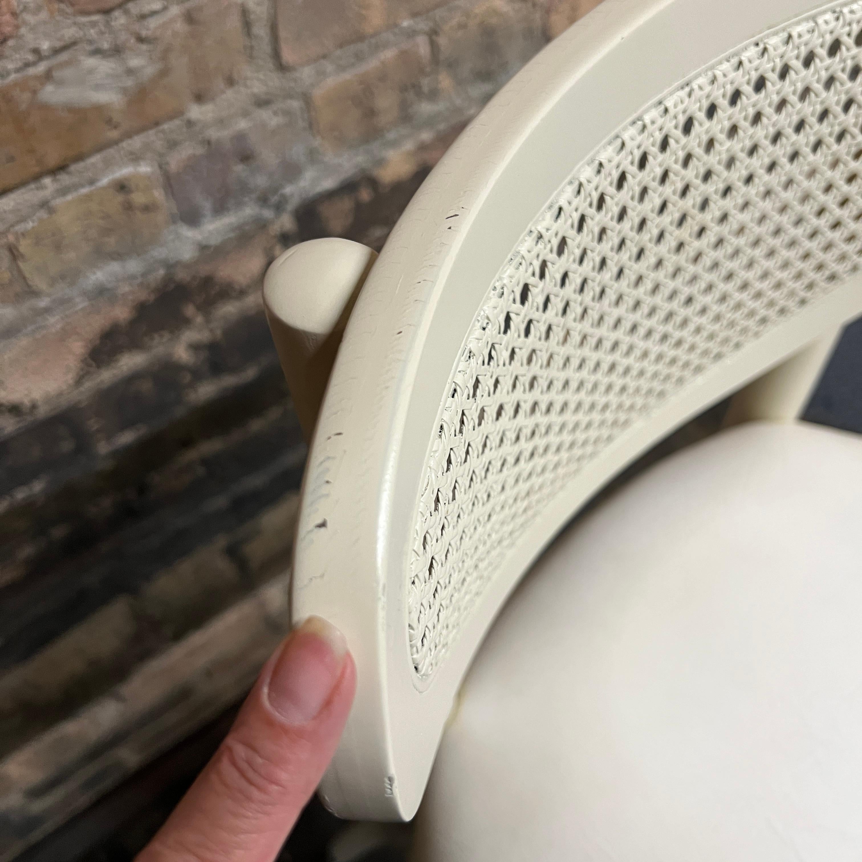 Mid-Century Bentwood Bar Stool in Ivory Lacquer with Ivory Vinyl Seat For Sale 2