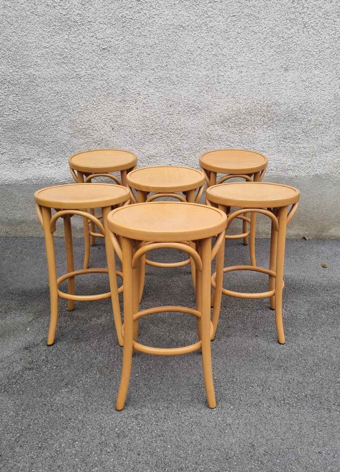 Tabourets de bar en bois centenaire de style Thonet, Italie années 80, lot de 4 Excellent état - En vente à Lucija, SI