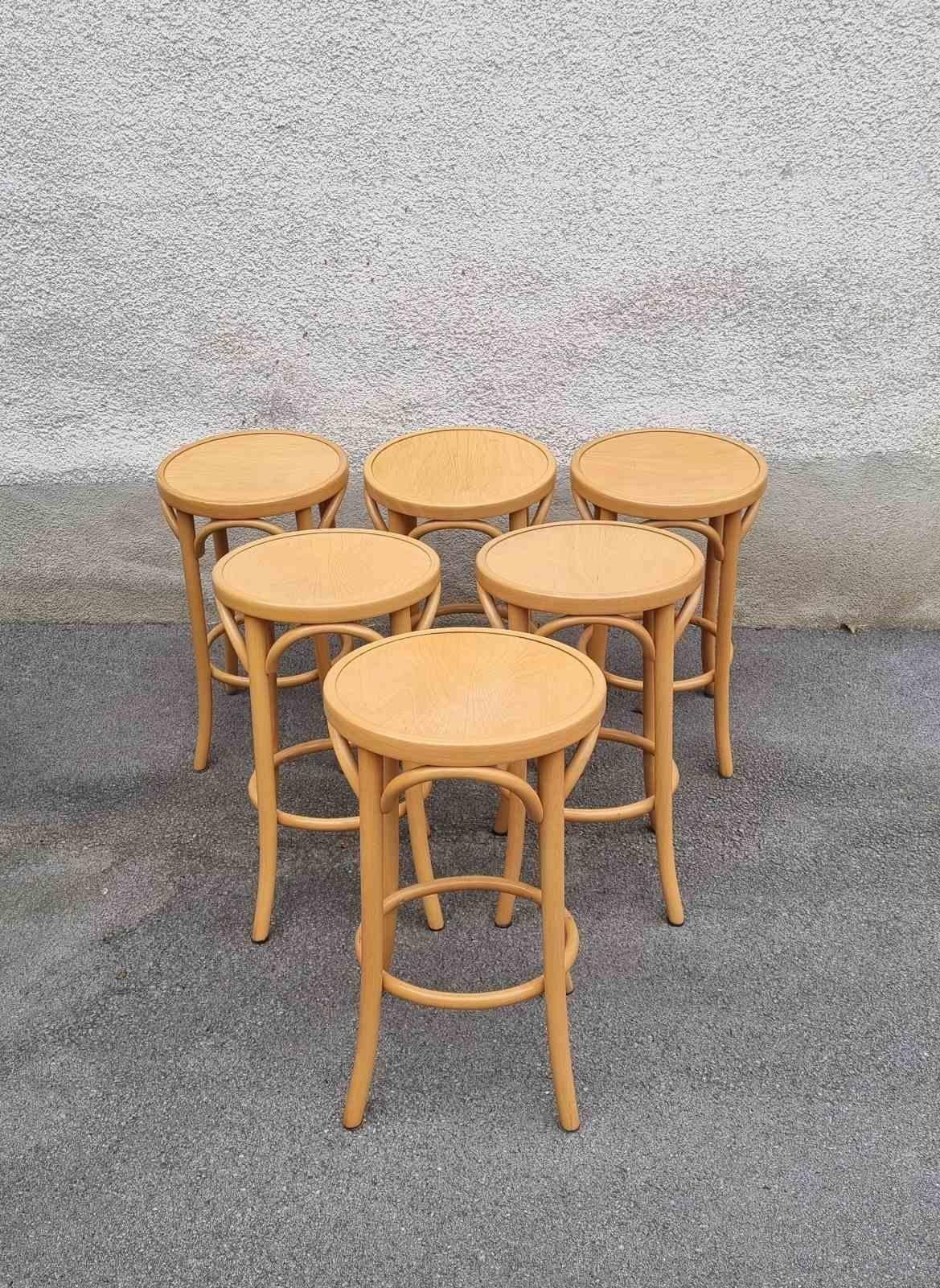 Set of six bentwood bar stools in Thonet style
Made in Italy in late 80s
