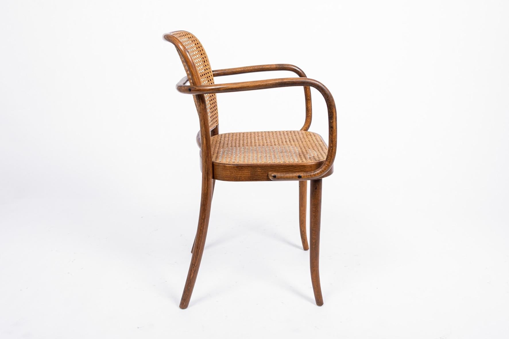 This vintage midcentury Bentwood Prague Model 811 cafe dining chair was originally designed by Austrian architects Josef Hoffman & Josef Frank for Thonet in the 1920s. This chair was made in Czechoslovakia by Stendig circa 1960. The iconic armchair