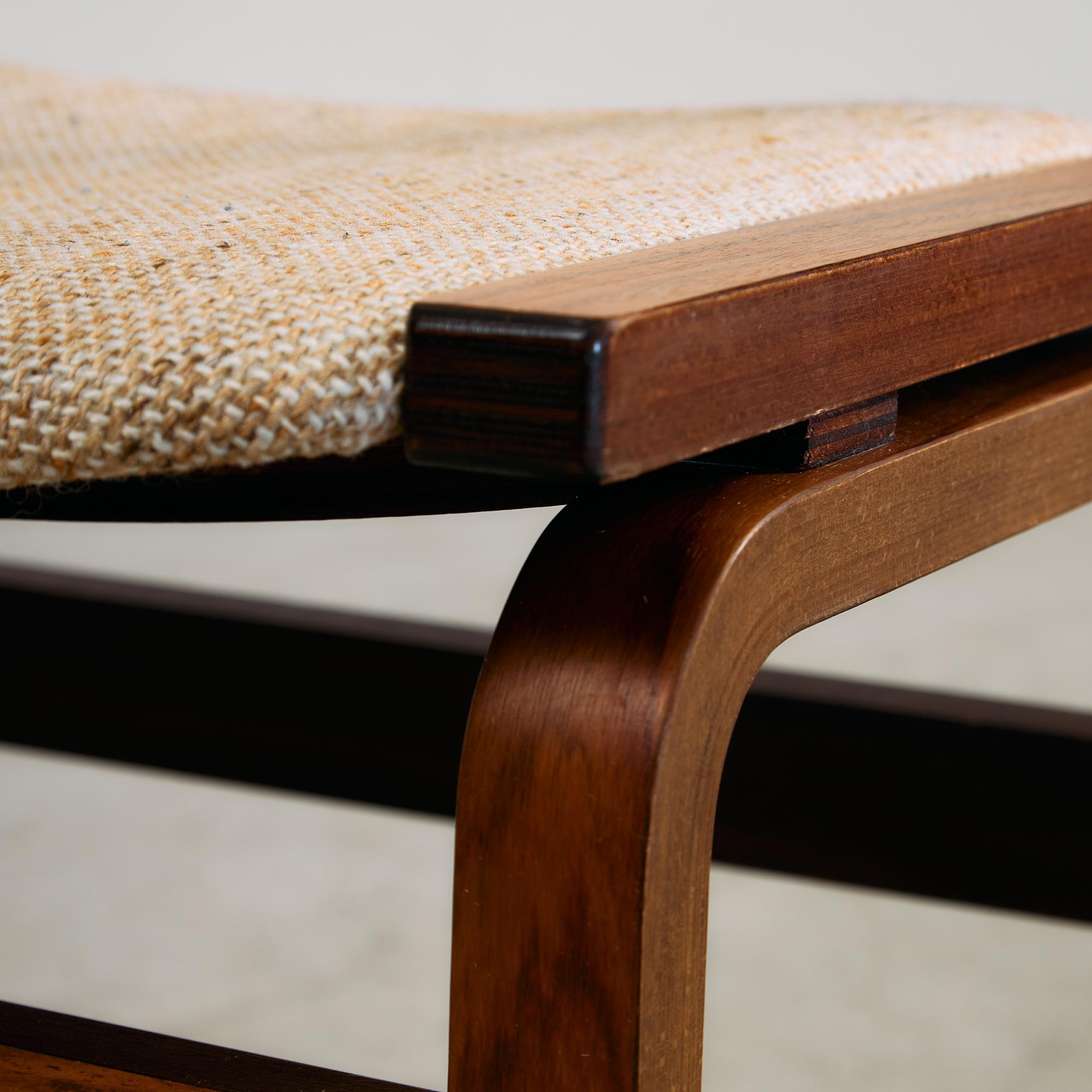 Set di sedie in legno curvato di metà secolo in Beeche tinto con rivestimento in lana in vendita 6