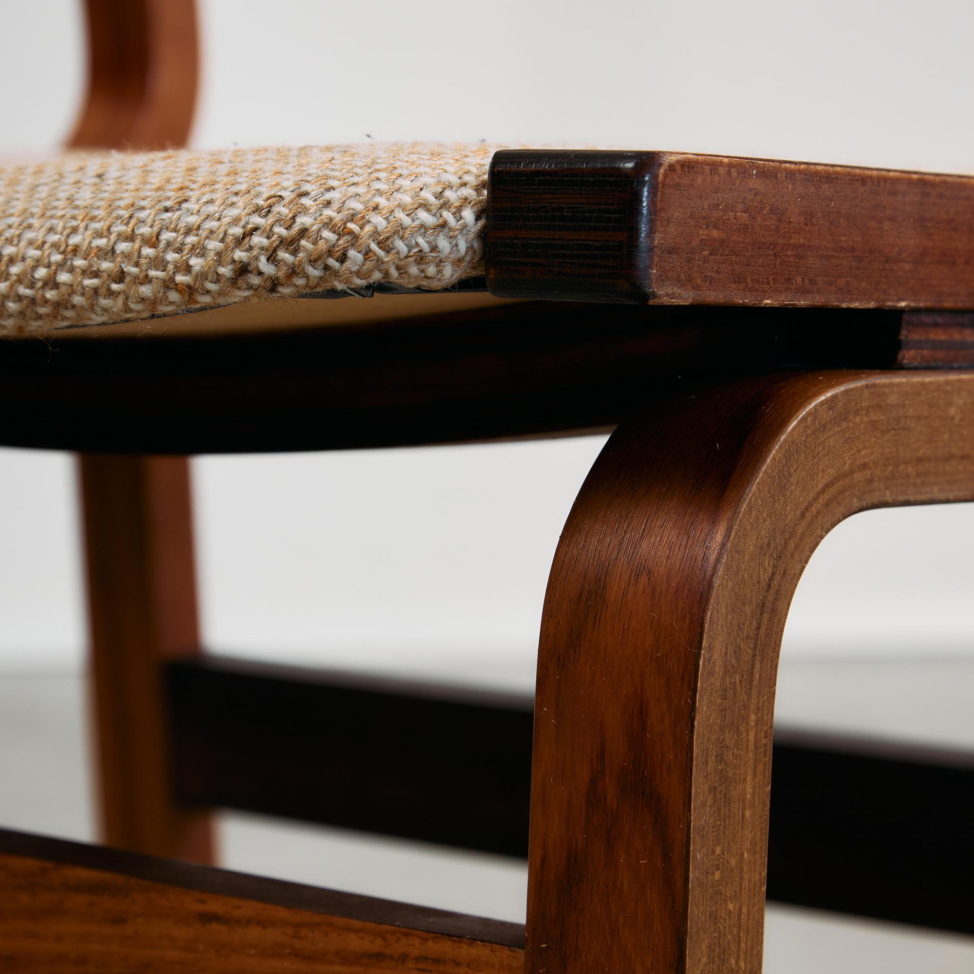 Set di sedie in legno curvato di metà secolo in Beeche tinto con rivestimento in lana in vendita 7
