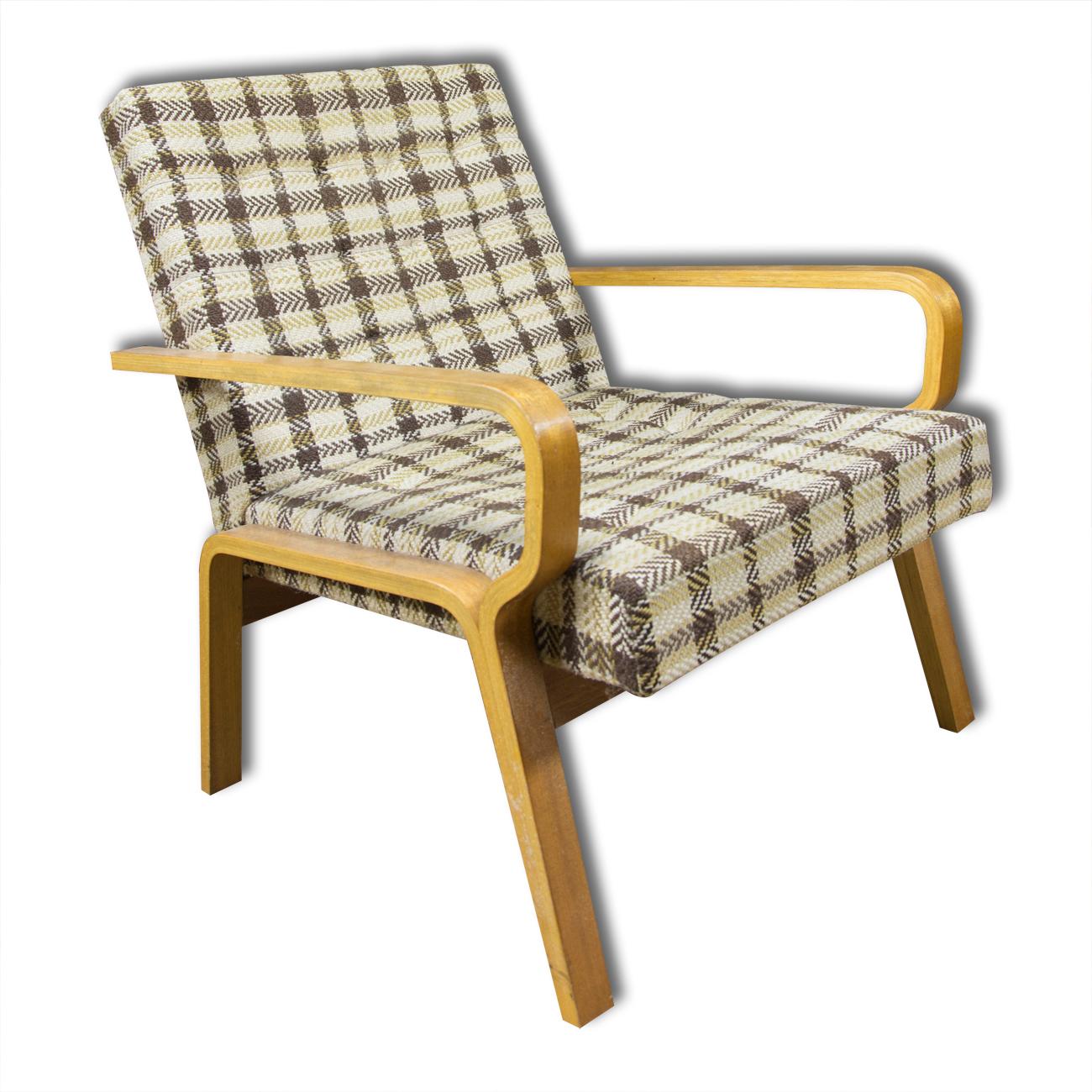 Midcentury armchair, designed by Ludvík Volák for Dřevopodnik Holešov, made in Czechoslovakia. Bentwood, upholstery is in very good original condition without any visible damage. Overall in very good condition.



 