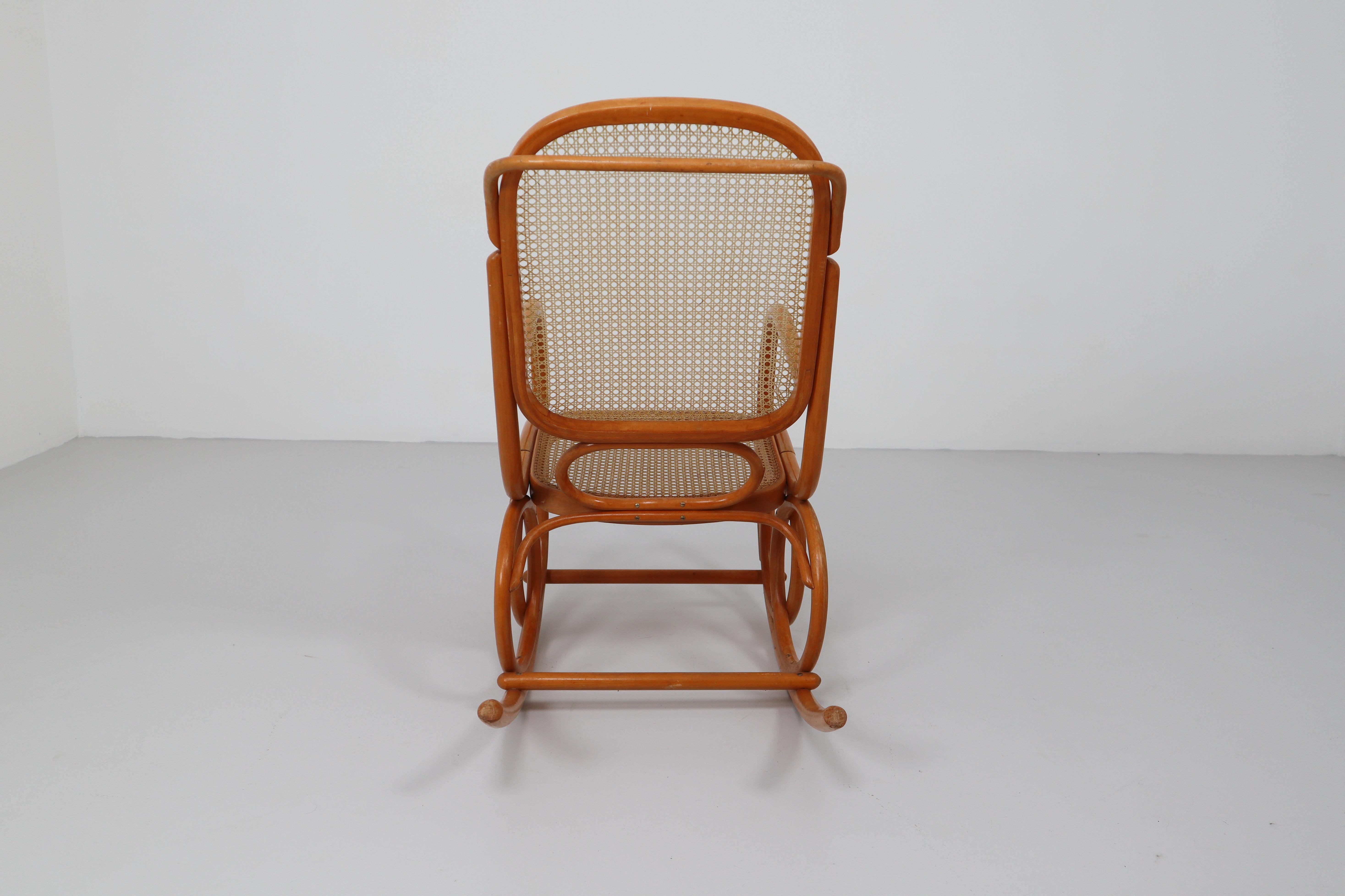 Midcentury Bentwood Rocking Chair, Austria, 1950s In Good Condition In Almelo, NL
