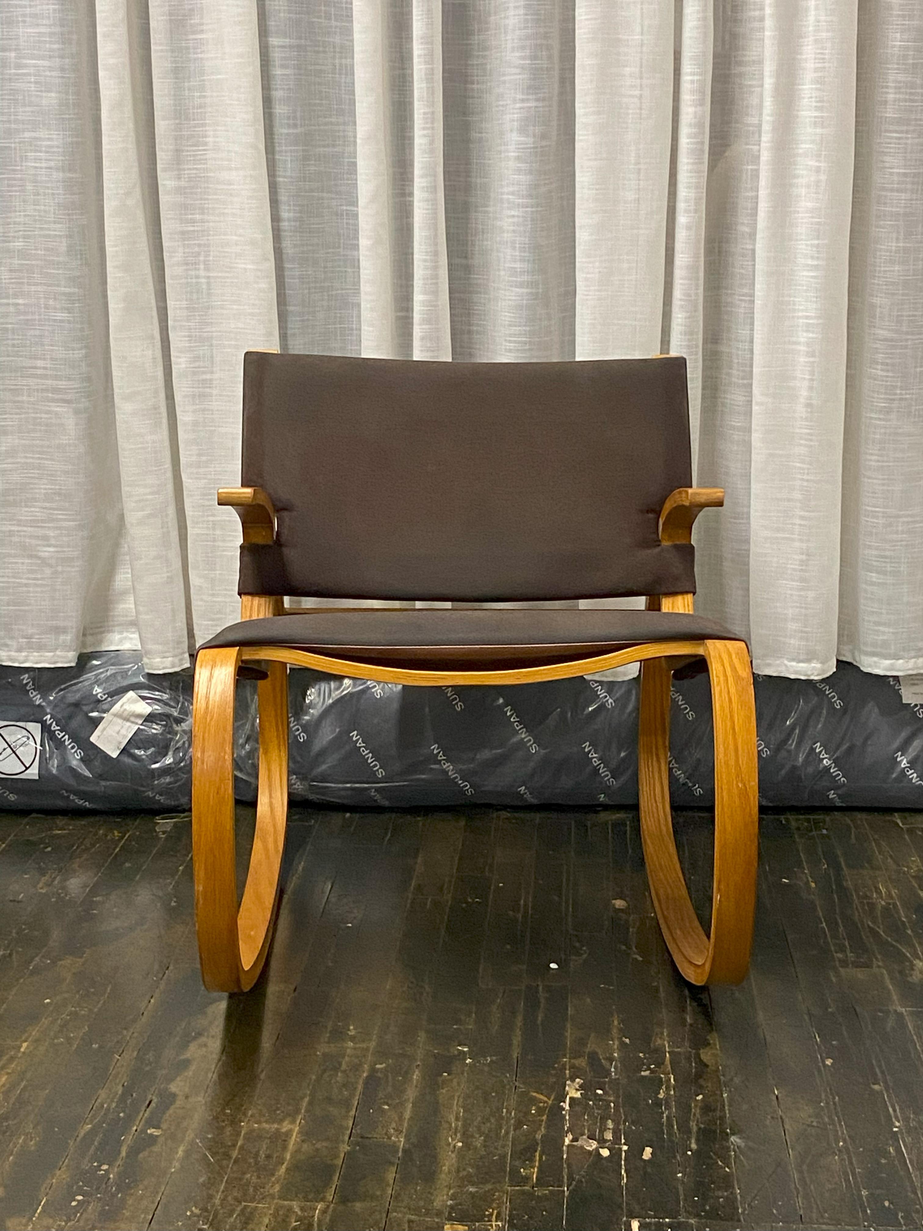Mid-Century Bentwood Rocking Chair by Plycraft circa 1970 Moderno de mediados de siglo en venta