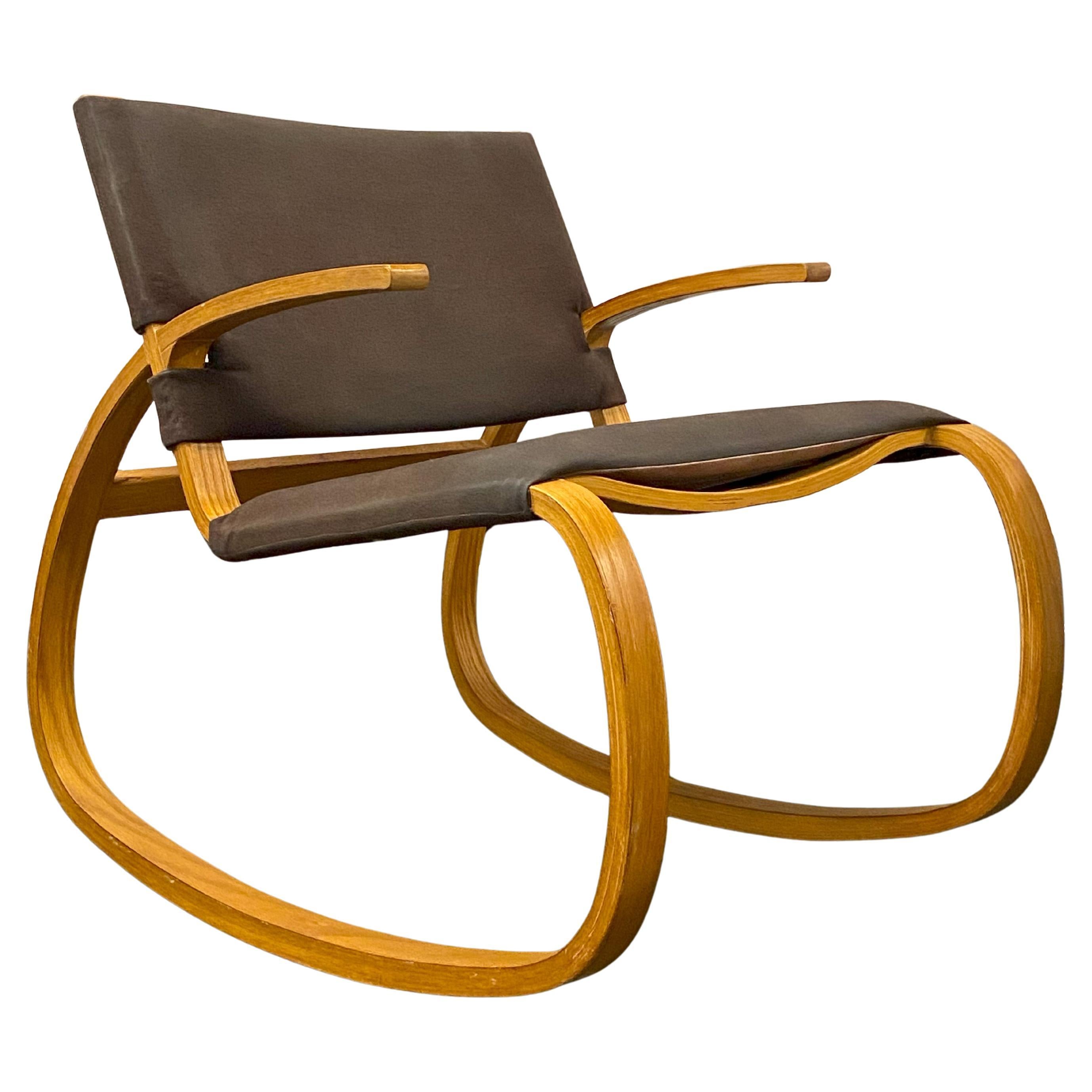 Mid-Century Bentwood Rocking Chair by Plycraft circa 1970 en venta