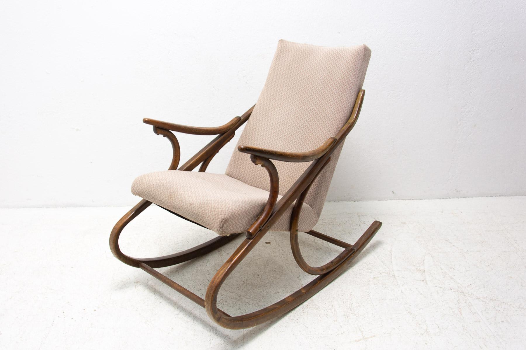 Mid-Century Modern Chaise à bascule du milieu du siècle dernier par Ton, Tchécoslovaquie, années 1960 en vente