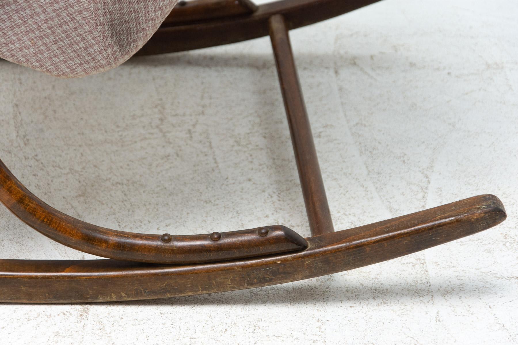 Mid Century Bentwood Rocking Chair by Ton, Czechoslovakia, 1960's In Good Condition For Sale In Prague 8, CZ