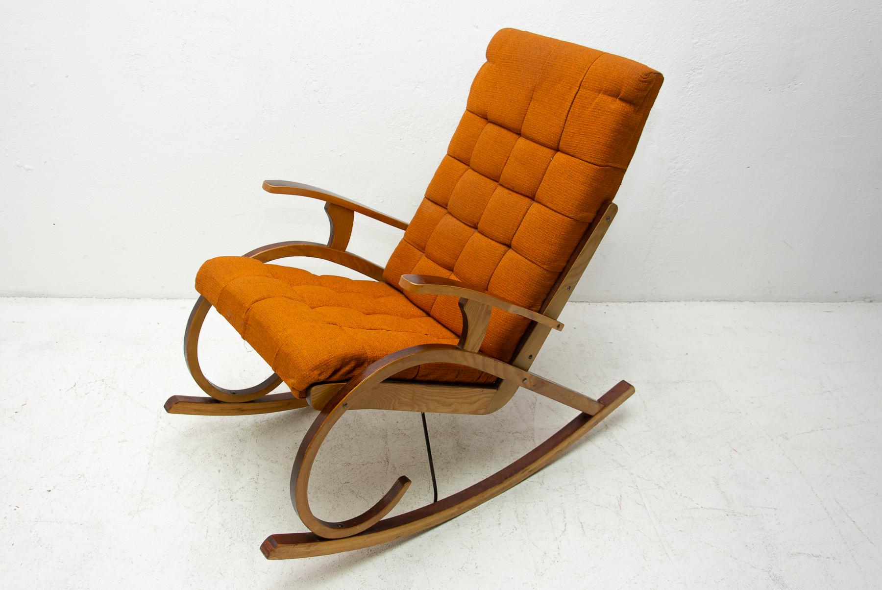 This upholstered bentwood rocking chair was made in Czechoslovakia in the former Czechoslovakia in the 1960s. In very good Vintage condition.

Measures: Height 95 cm

Width 60 cm

Depth 107 cm.