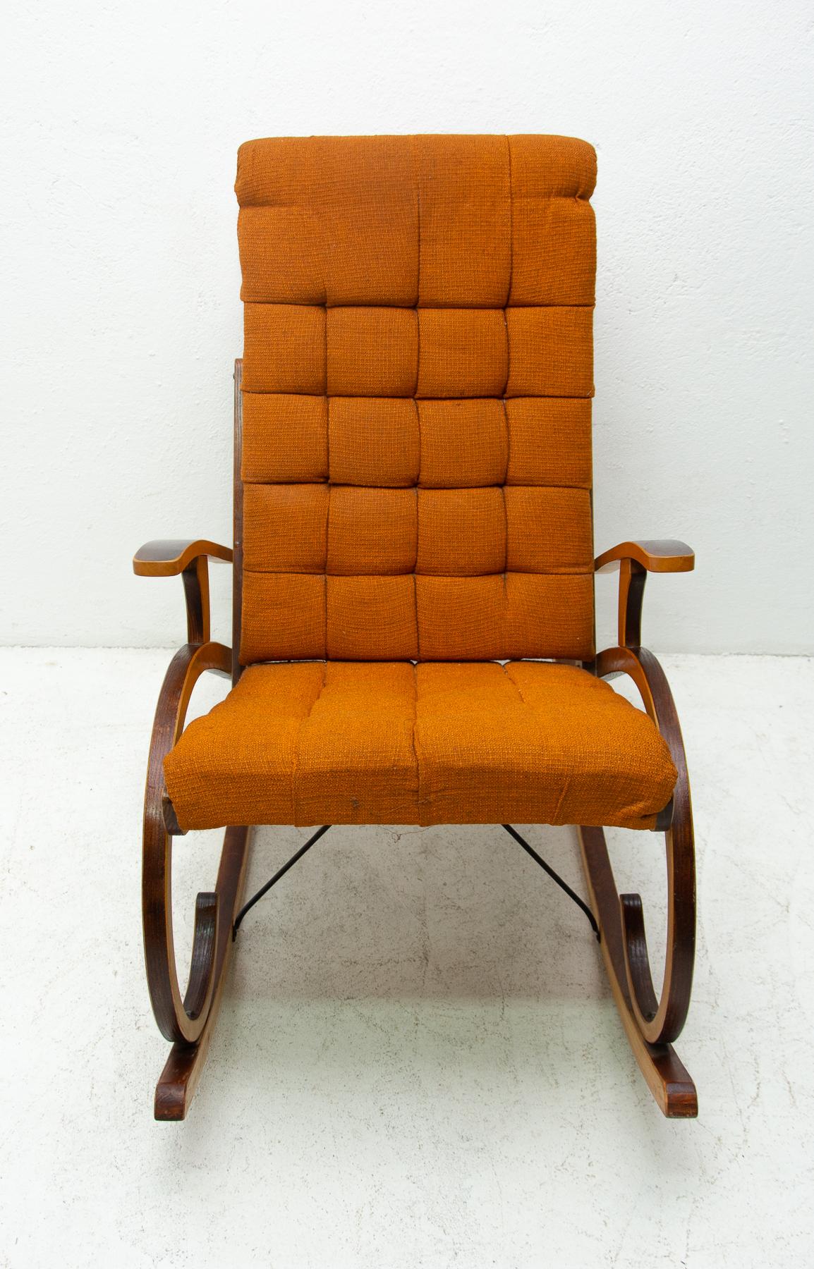 Midcentury Bentwood Rocking Chair, Czechoslovakia, 1960s In Good Condition In Prague 8, CZ