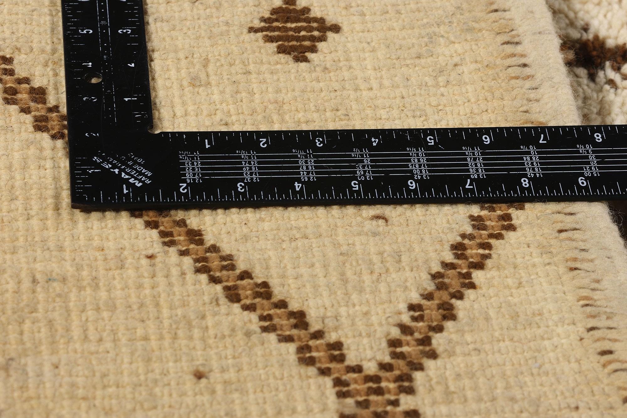 Alfombra bereber marroquí Beni Ourain de 1970 con estilo moderno en Bueno estado para la venta en Dallas, TX