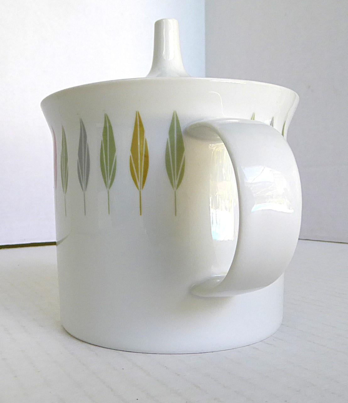 Mid Century Berlin Tiergarten from Rosenthal China Modern Tea Pot Germany 1959 In Good Condition For Sale In Miami, FL